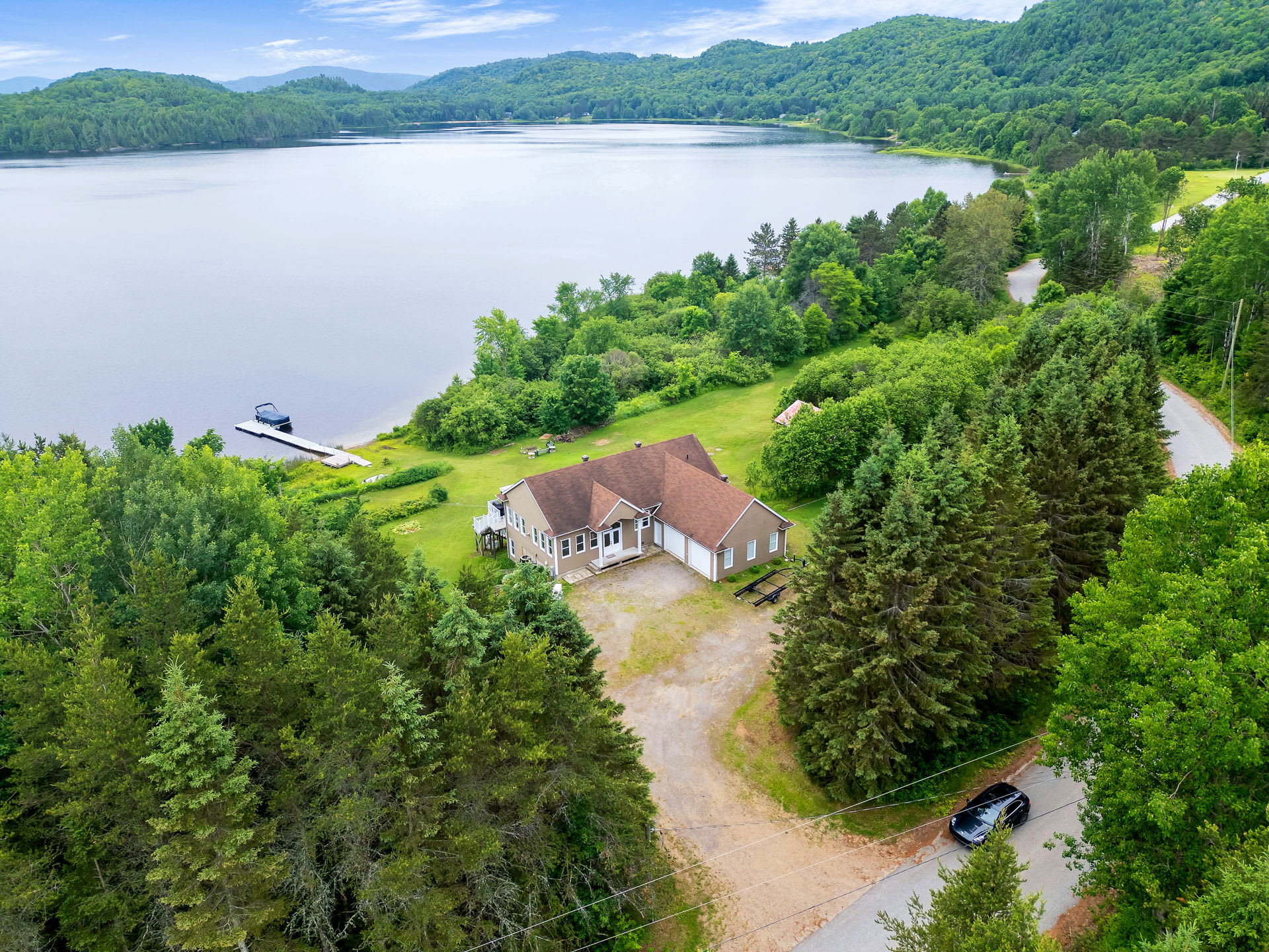 Le Repos de L'Ours | Waterfront Chalet with Private Dock — Notre-Dame-de-Pontmain, Quebec — vacation rental