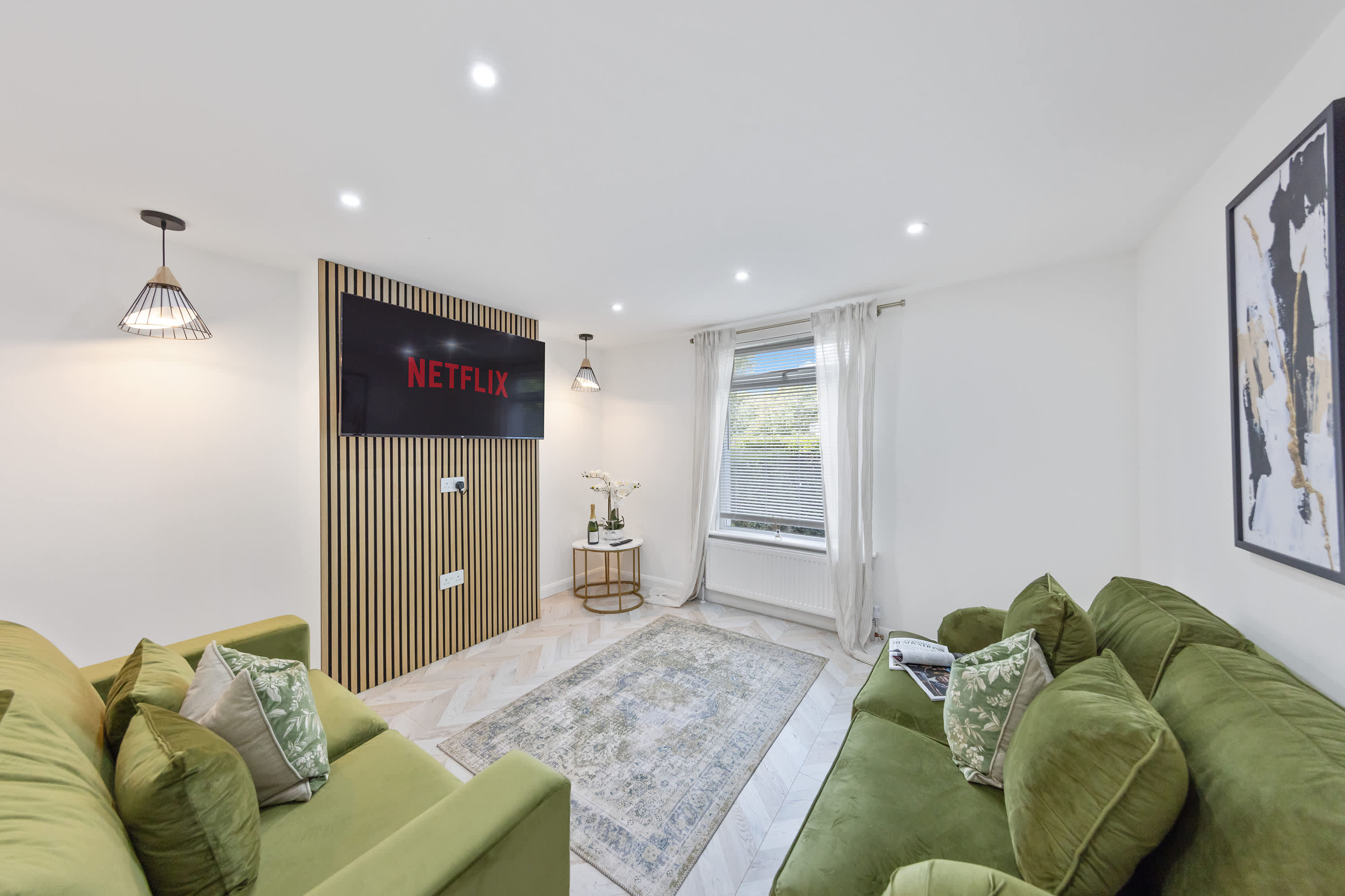 Stylish Home Near Chelsfield Station, Free WiFi