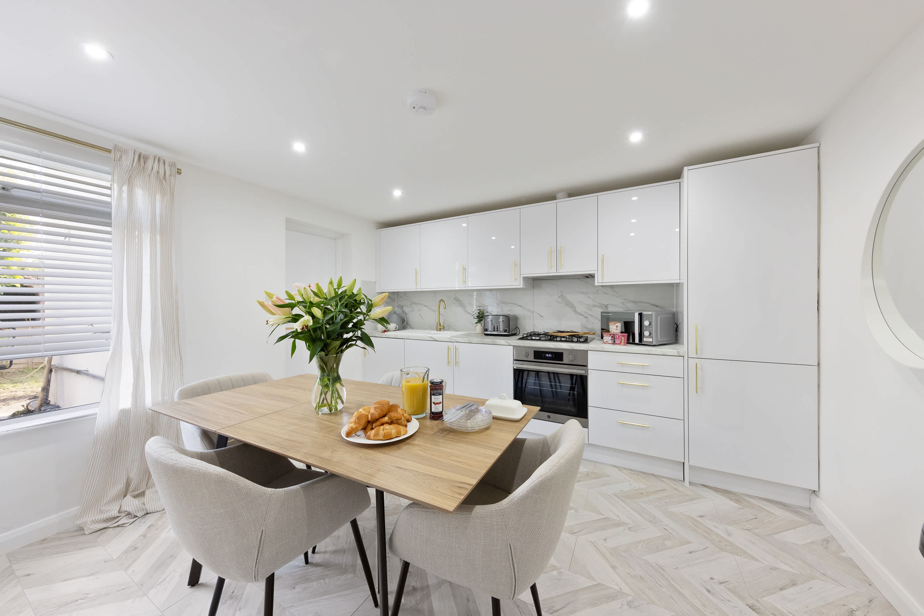 Stylish Home Near Chelsfield Station, Free WiFi