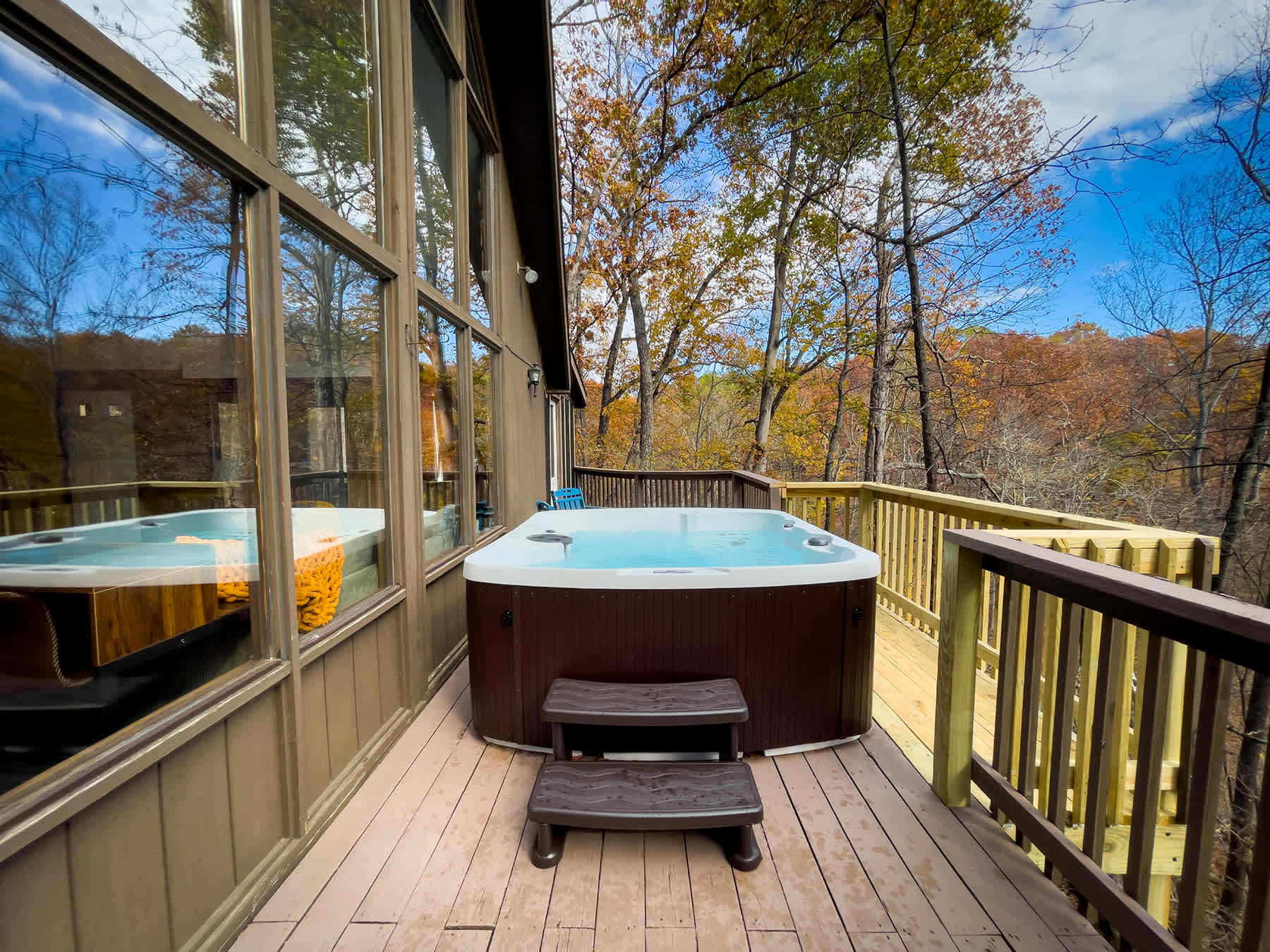 Chalet w Hot tub, Grill, FirePit, Games & Wifi