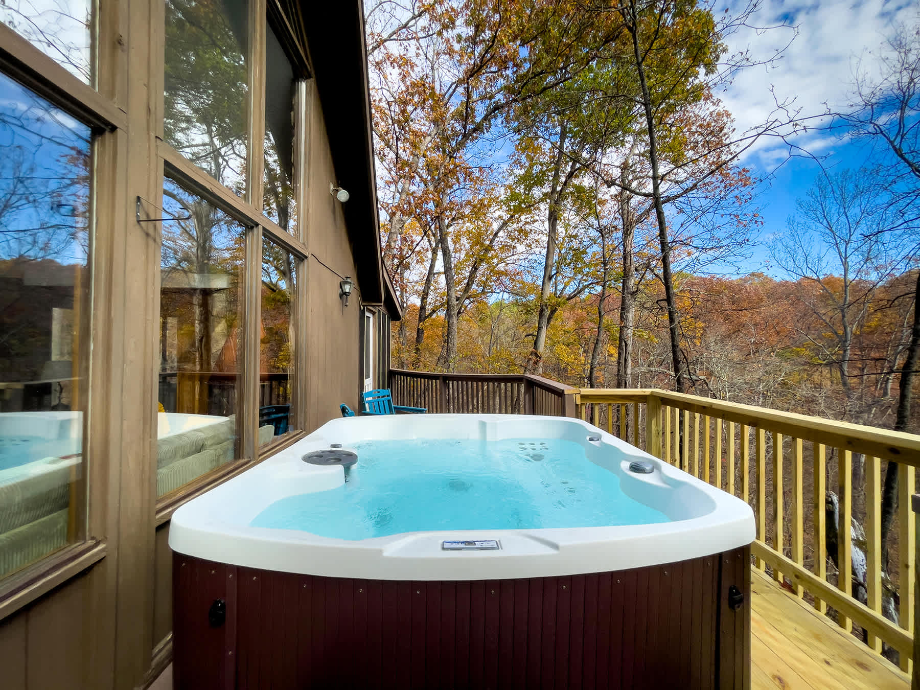 Chalet w Hot tub, Grill, FirePit, Games & Wifi
