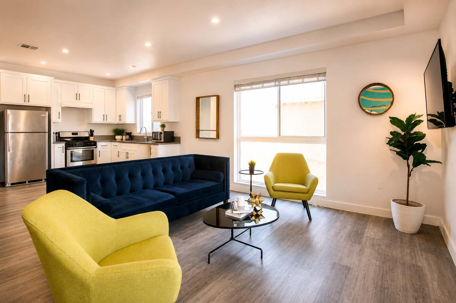 Luxury Townhome W/ Gated Parking & Private Balcony - 로스앤젤레스