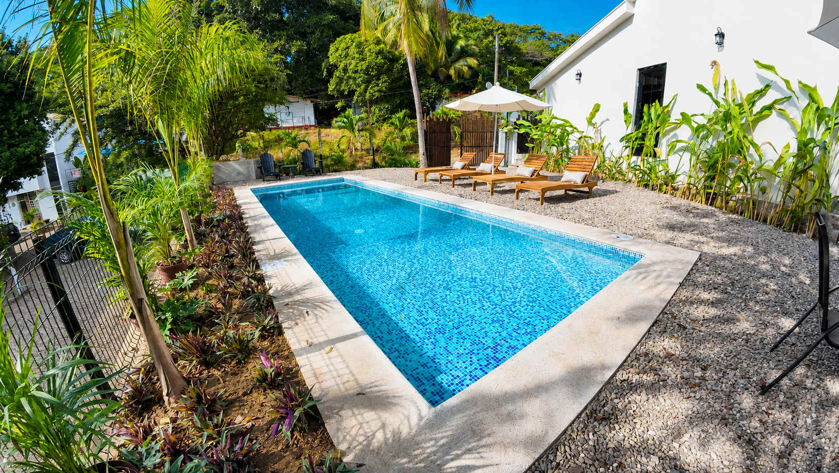 Casa Bonita with Private Pool 80 m from the Beach