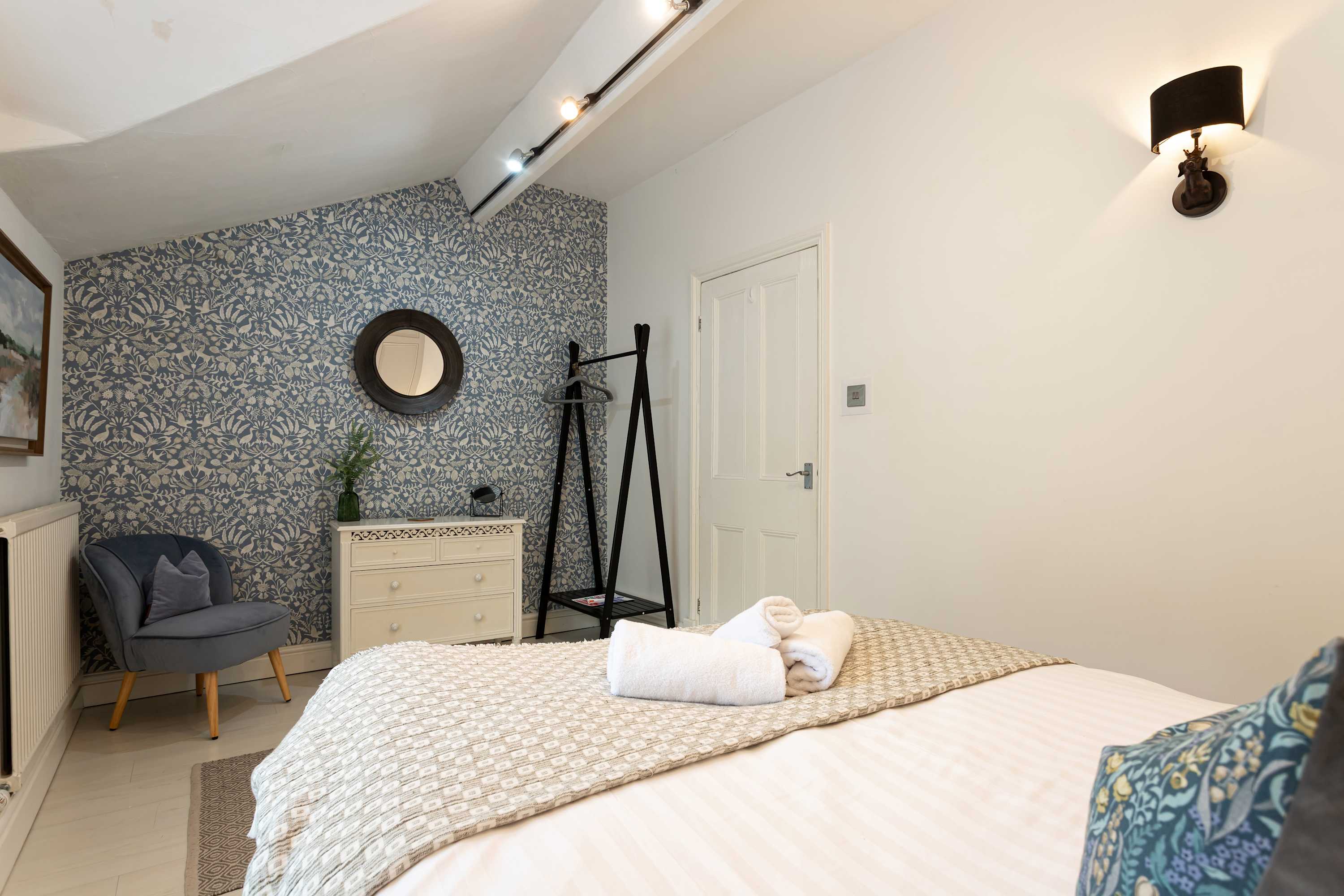 View Charming 2BR Flat on Grange-Over-Sands High Street in Main Street 2 LA11 6DP Charming 2BR Flat on Grange-Over-Sands High Street in Main Street 2 LA11 6DP - Property image 32 - VivreStays