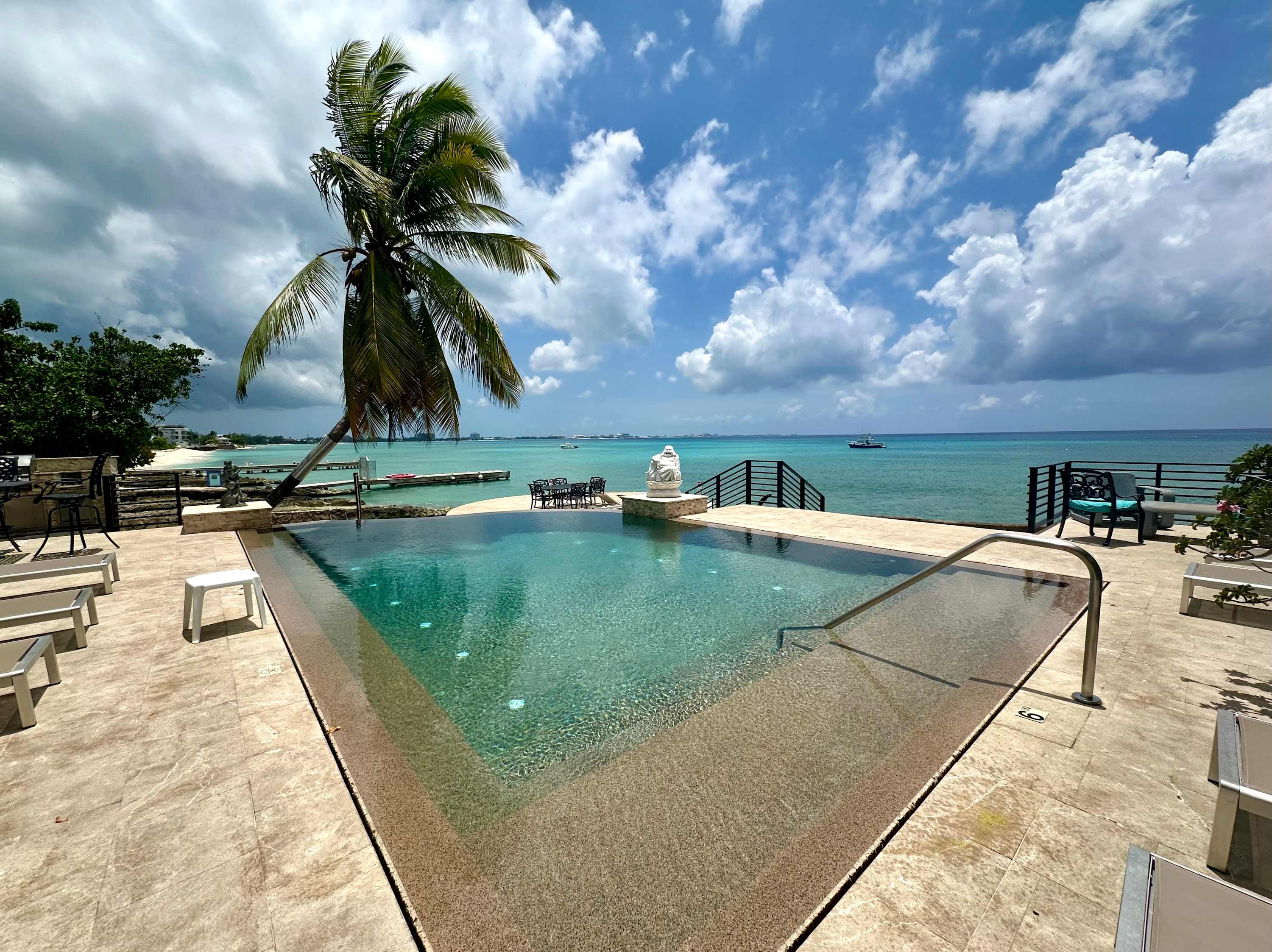 Seven Mile View #3A - Oceanfront Studio & Pool