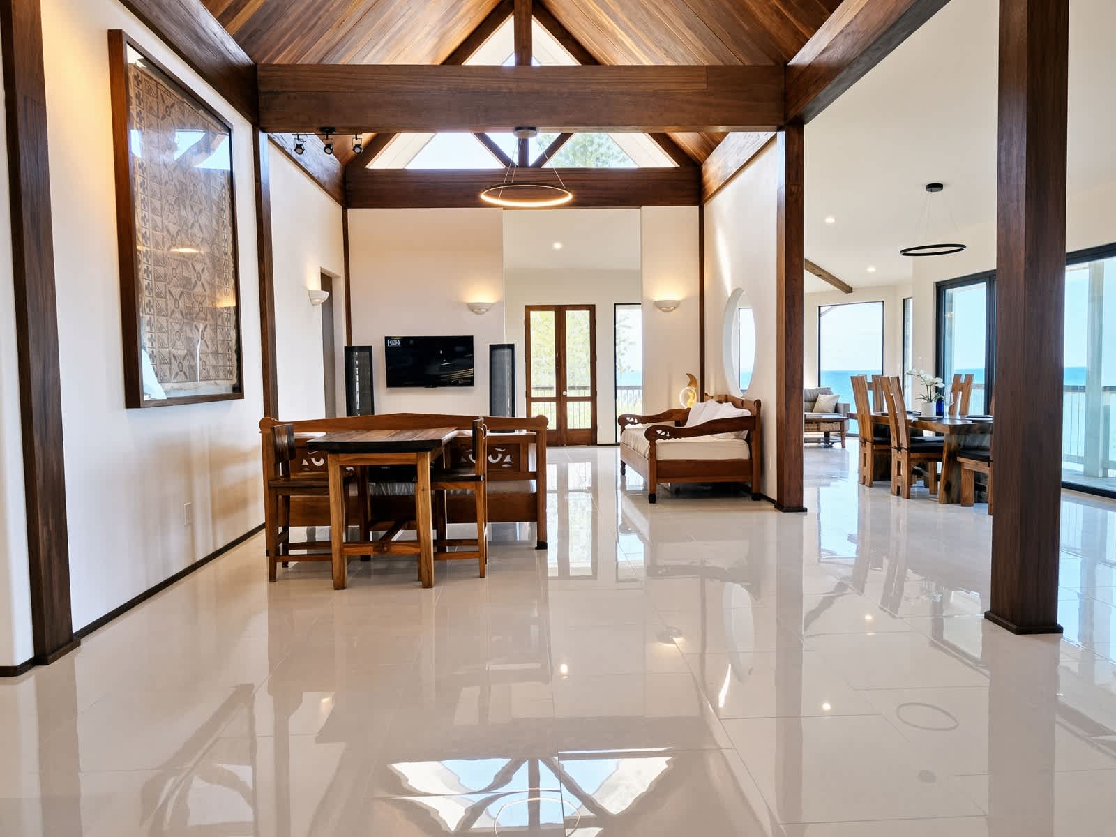 Breathtaking Oceanfront Home on Lava Rock Beach. - Picture 39