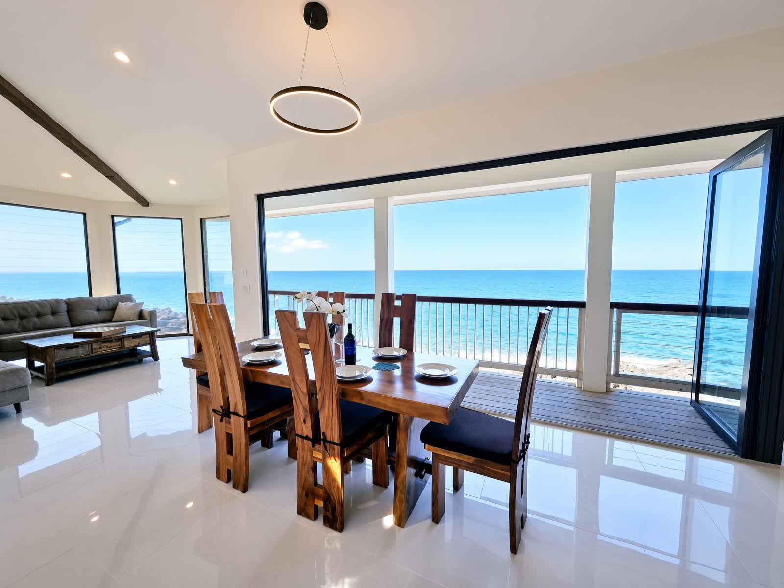 Breathtaking Oceanfront Home on Lava Rock Beach. - Picture 42