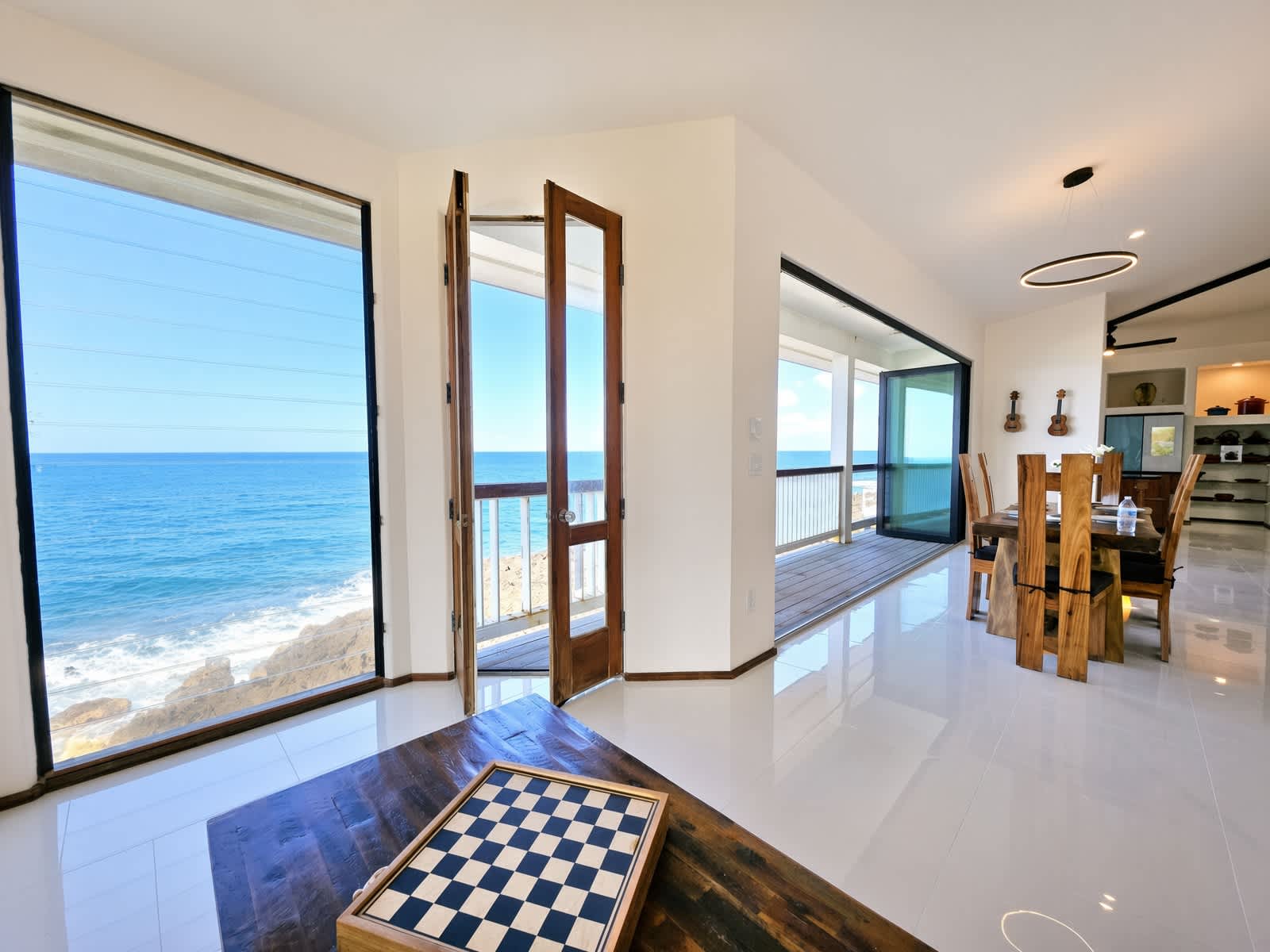 Breathtaking Oceanfront Home on Lava Rock Beach. - Picture 43
