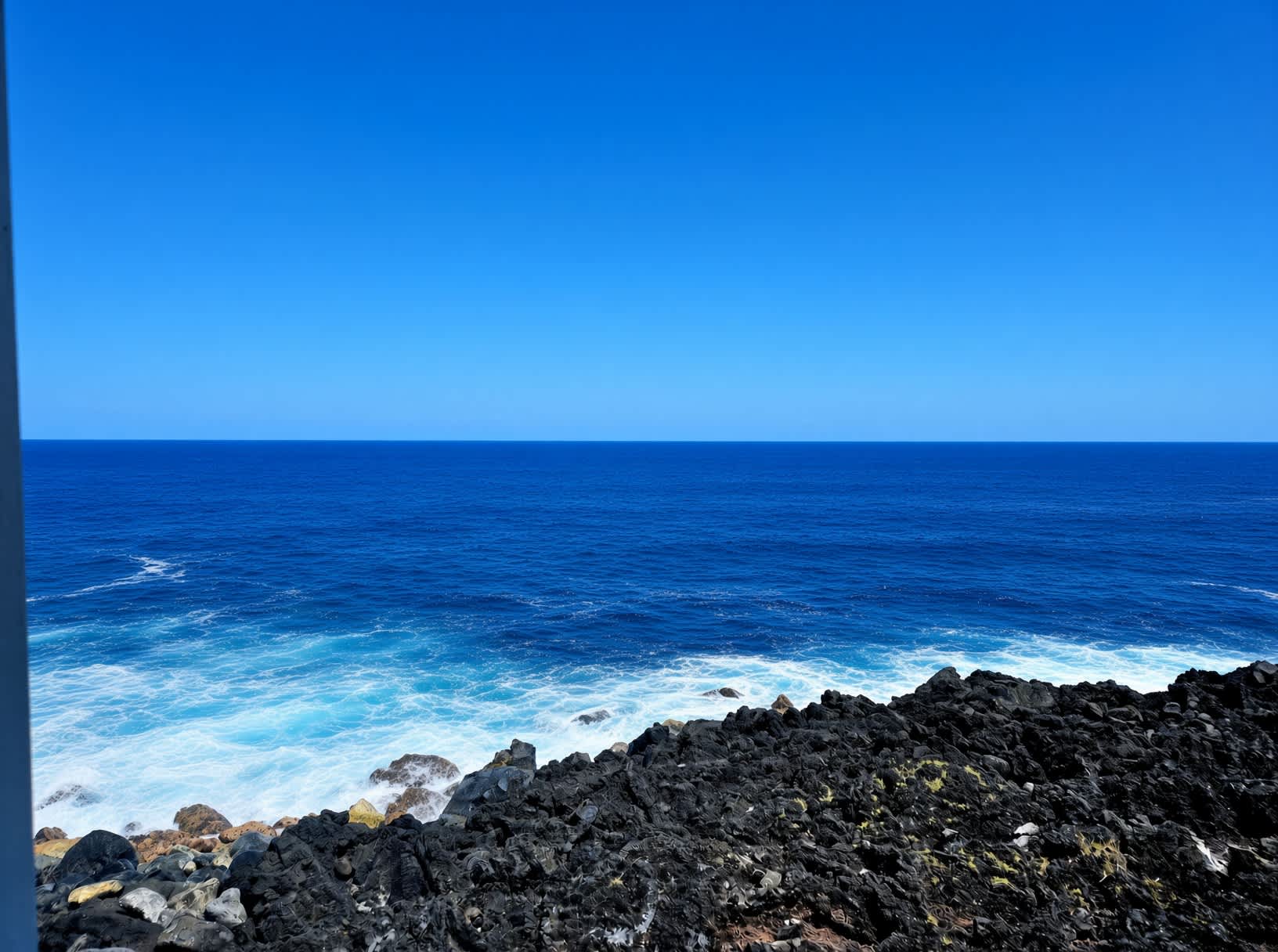 Breathtaking Oceanfront Home on Lava Rock Beach. - Picture 44