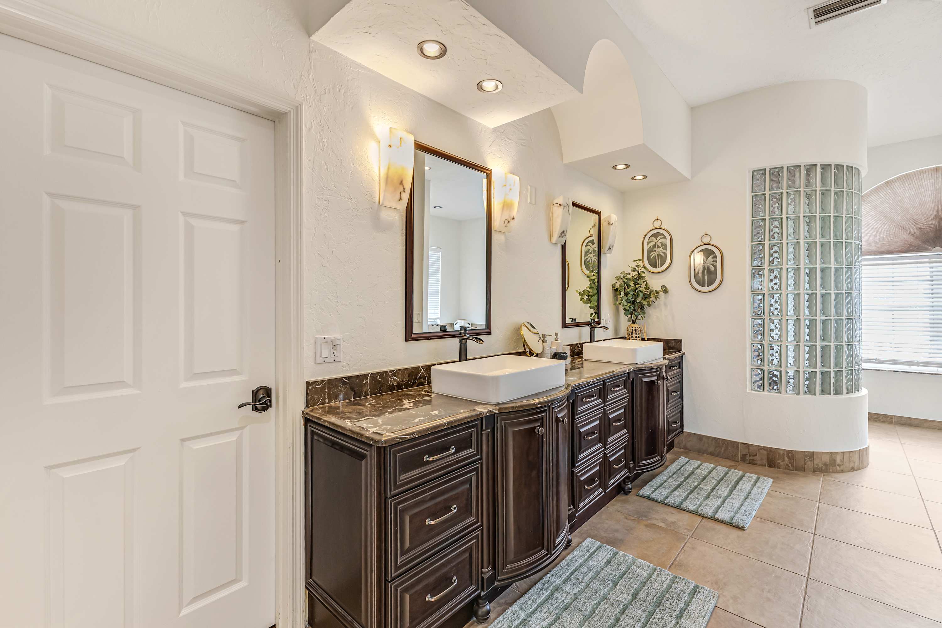 Luxury 6BR Retreat with Beach Access