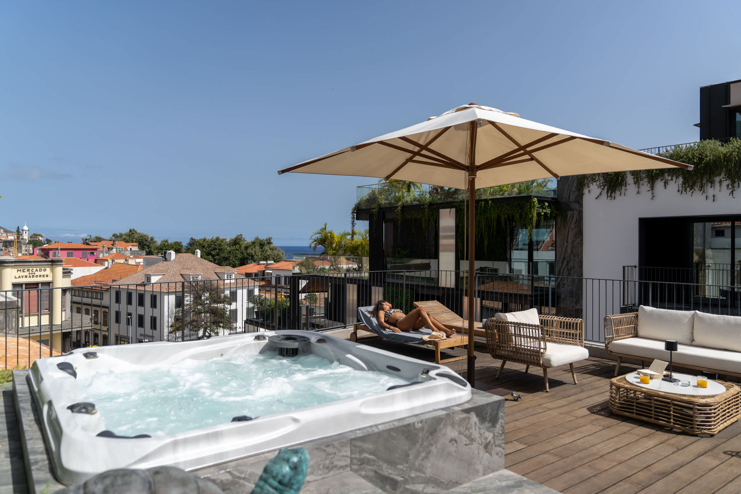 Luxury Rooftop Jacuzzi Penthouse at Savoy Insular