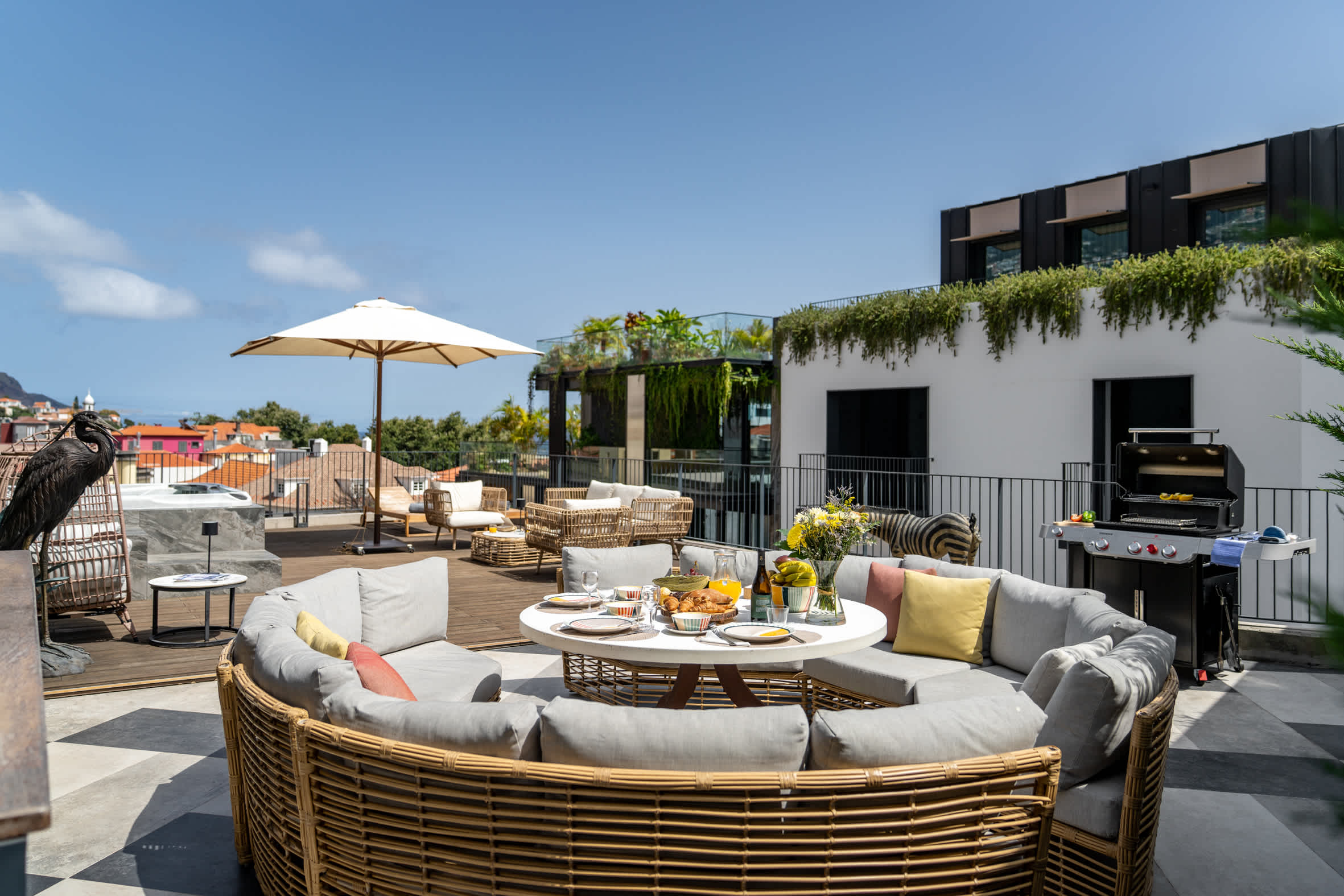 Luxury Rooftop Jacuzzi Penthouse at Savoy Insular