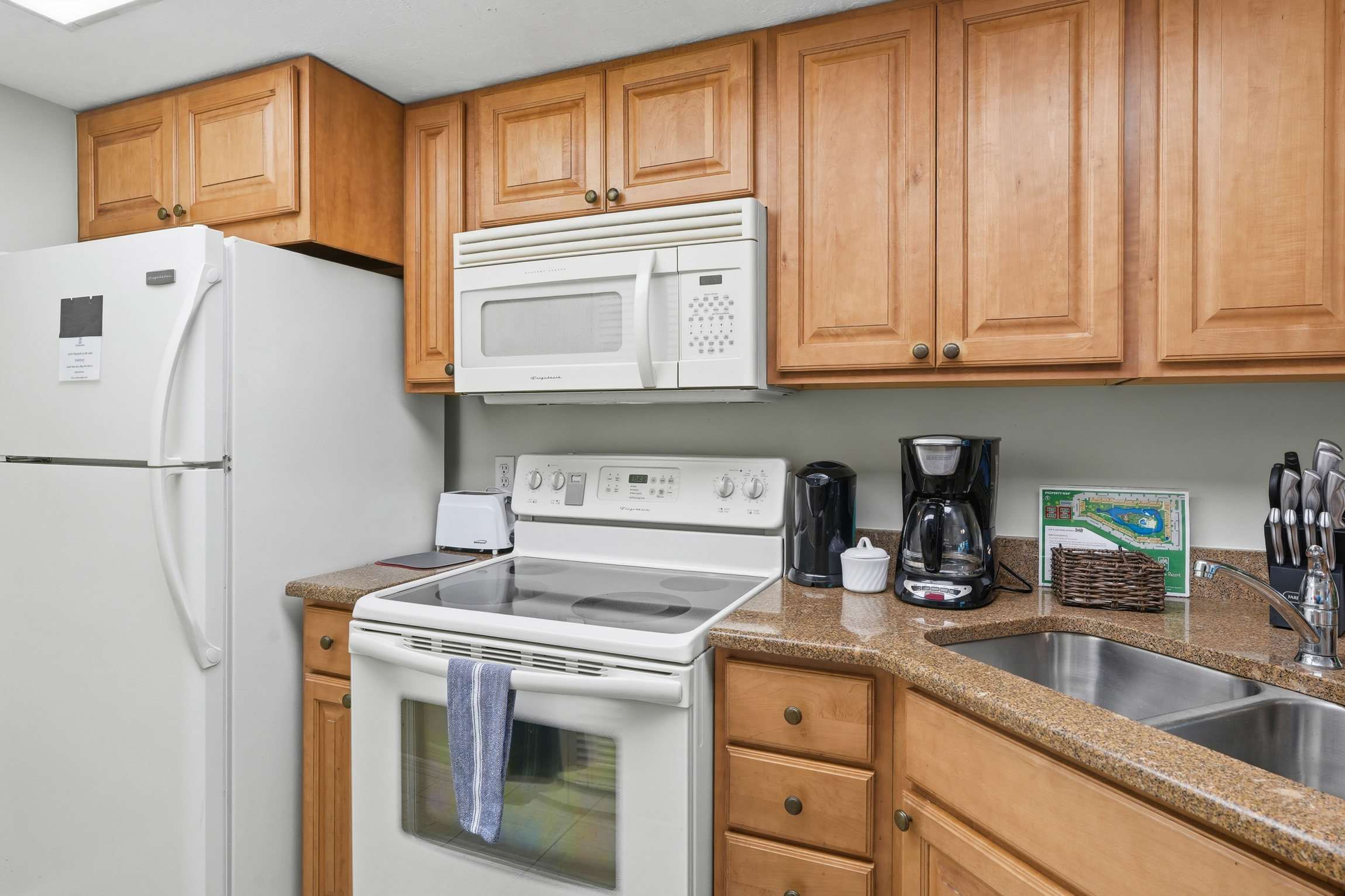 I 349 End Unit Lake and Fountain View 5
