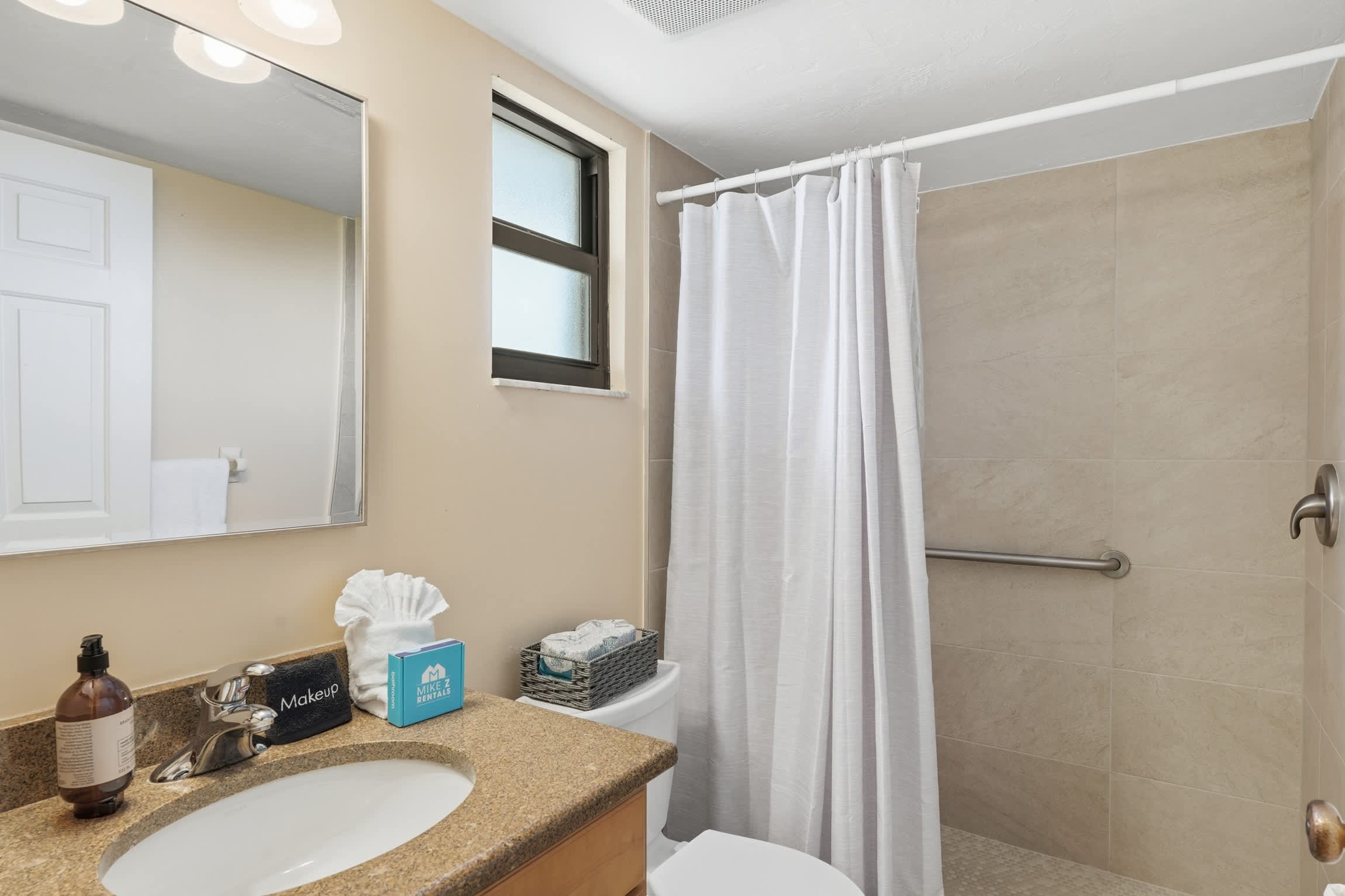 I 349 End Unit Lake and Fountain View 15