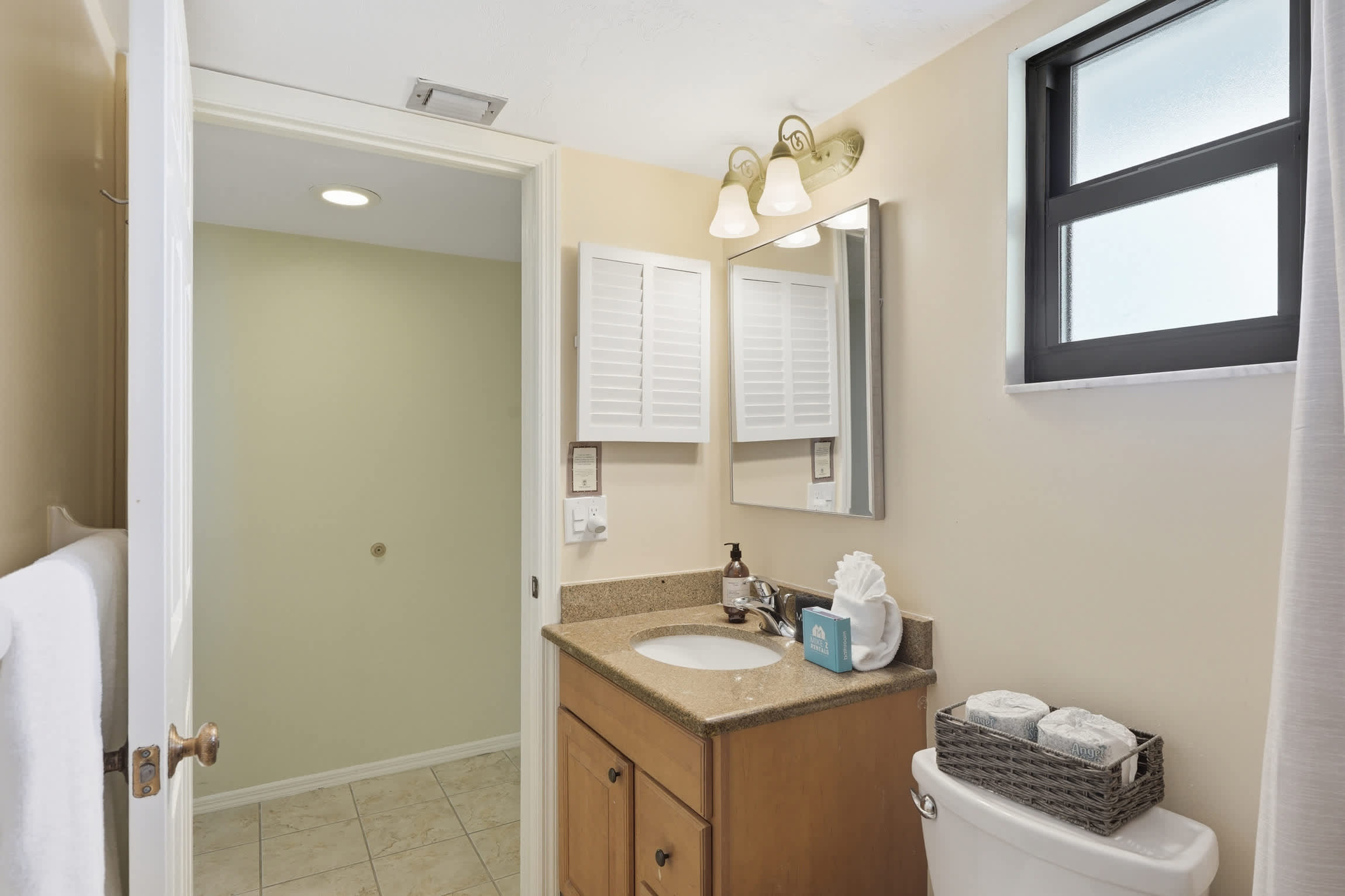 I 349 End Unit Lake and Fountain View 14