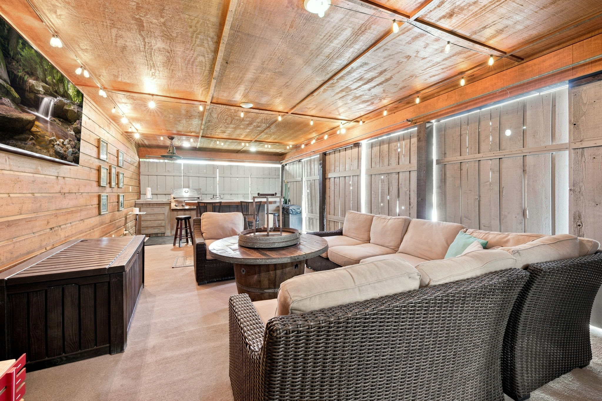 Hebron Estate-POOL-Movie Room-3 Mi to The Amp