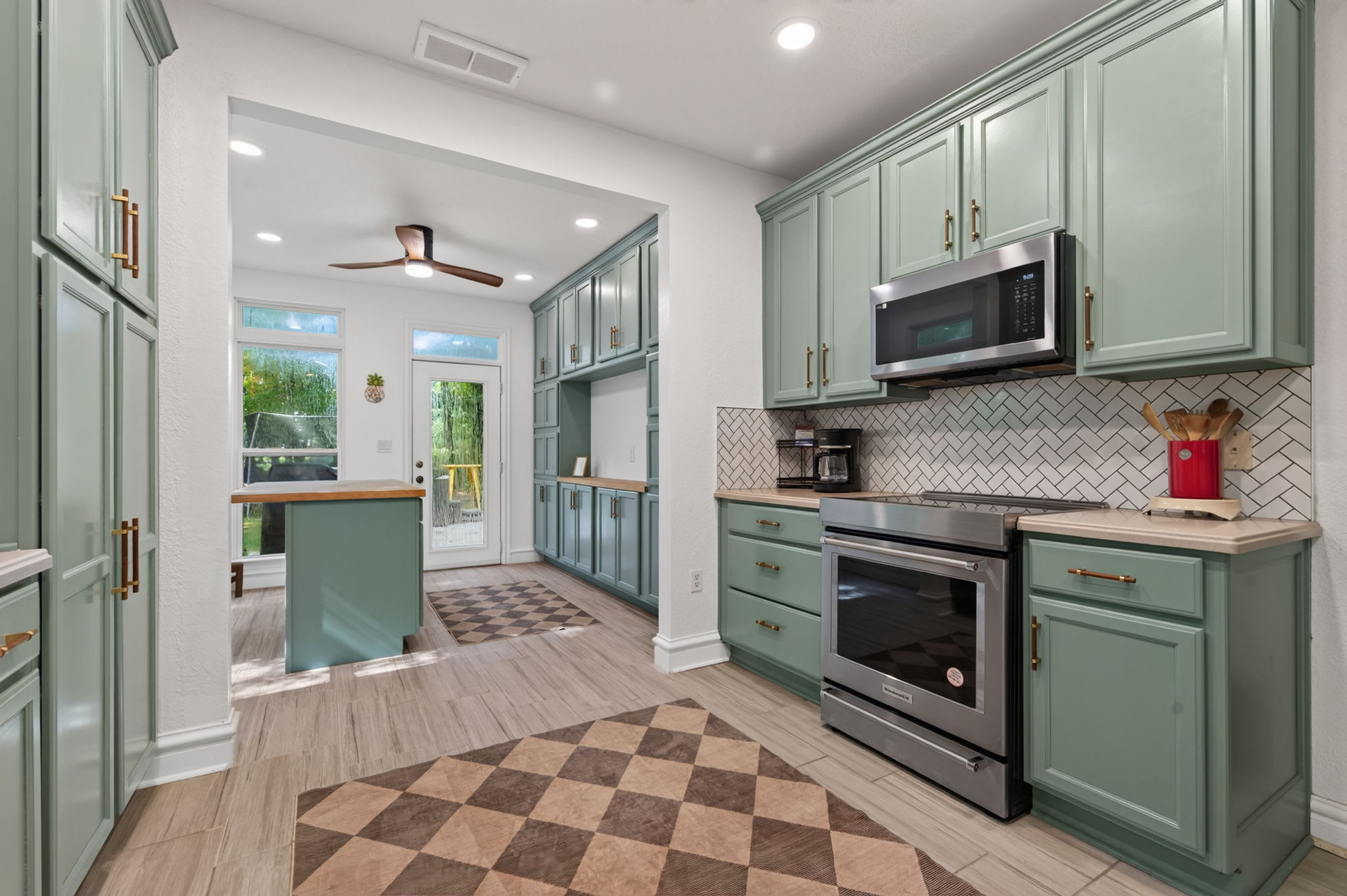 The Beach Bear Home, Hot Tub, Beach Resort Access