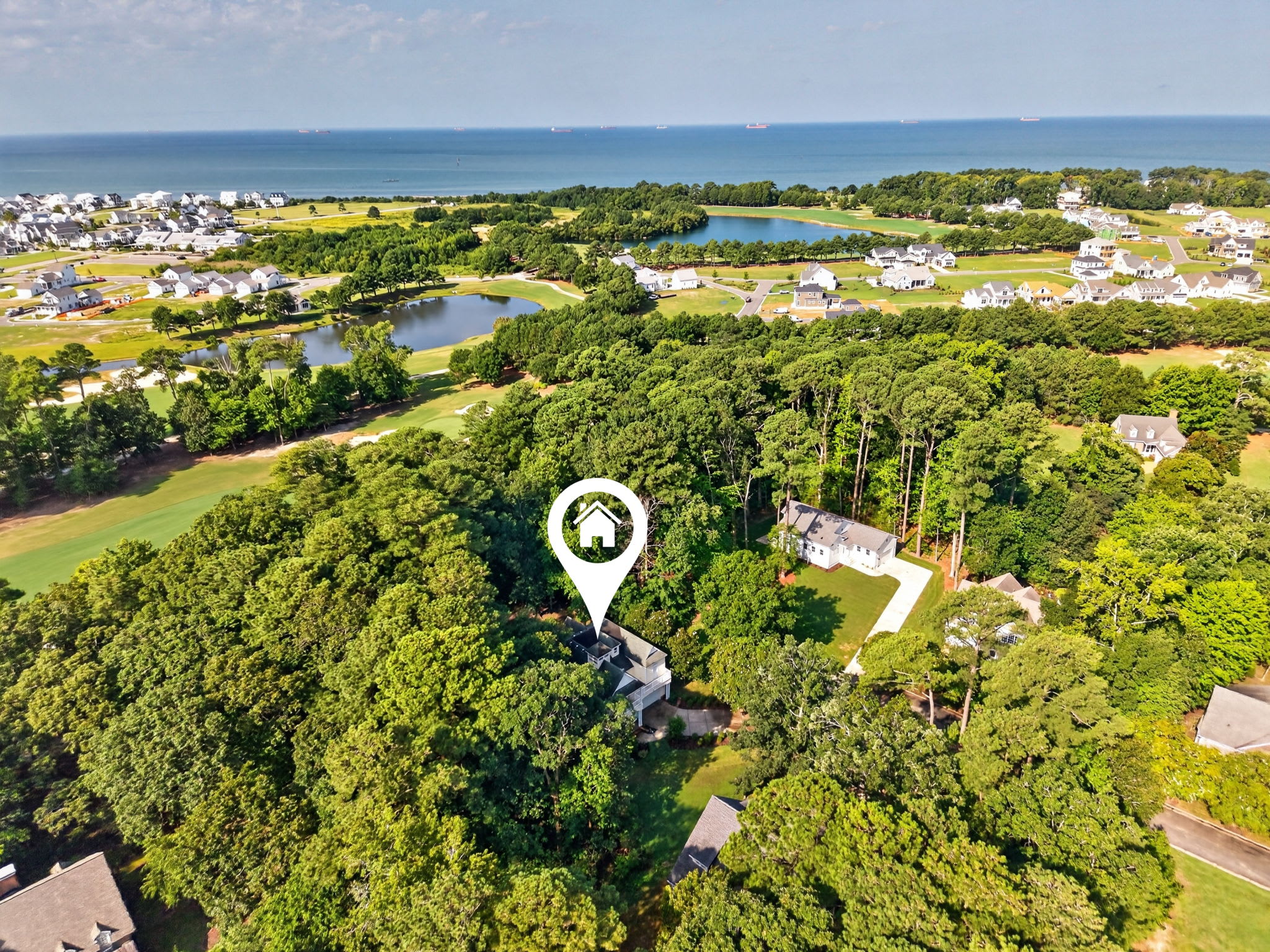 The Beach Bear Home, Hot Tub, Beach Resort Access