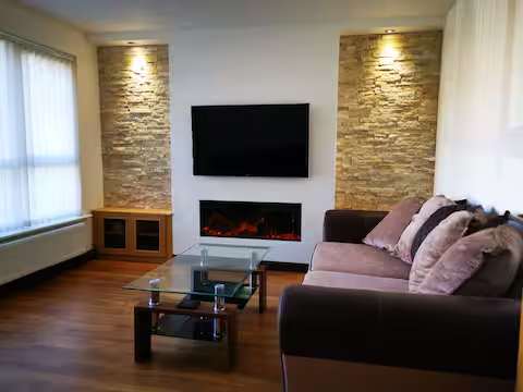 Stylish 2 Bedroom Apartment in Bradford City Center with Free Parking in Avenham Way 10 - Property image 2 - VivreStays