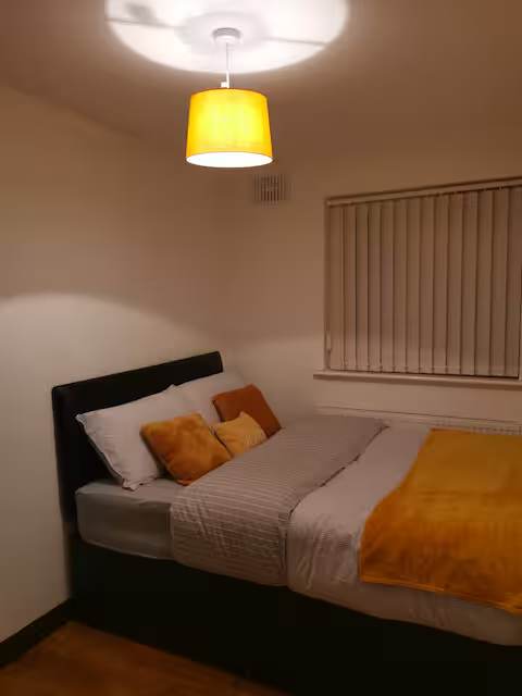 Stylish 2 Bedroom Apartment in Bradford City Center with Free Parking in Avenham Way 10 - Property image 3 - VivreStays