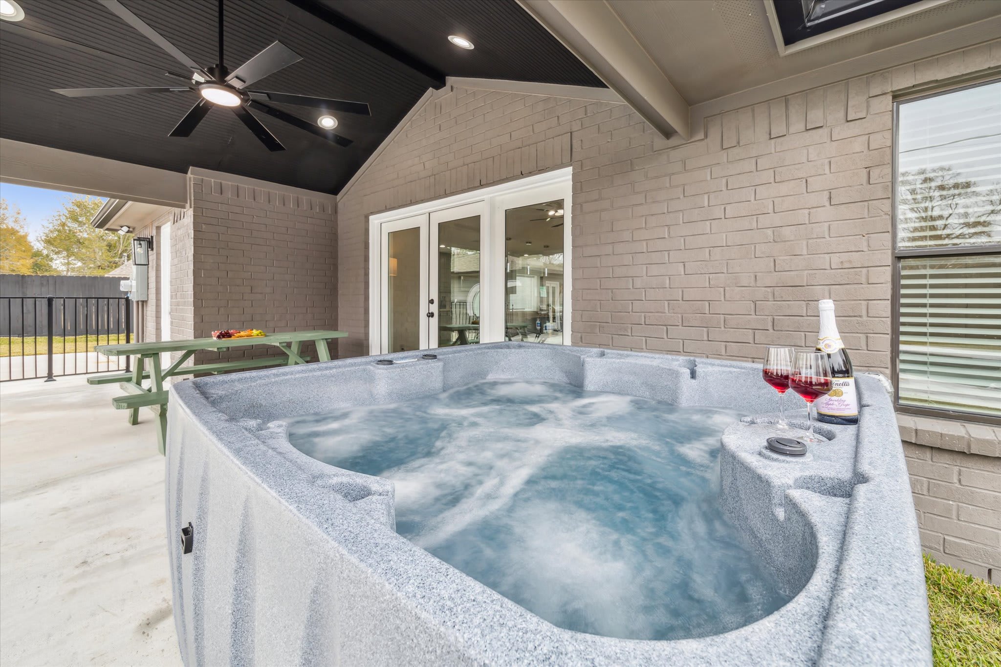 Beautiful 4Bd 3Ba Home with Pool, Hot Tub & Cinema - Photo 3