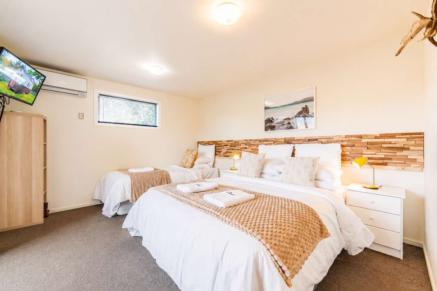 Orion | Lake Tekapo | Hot Tub | Sleeps 3