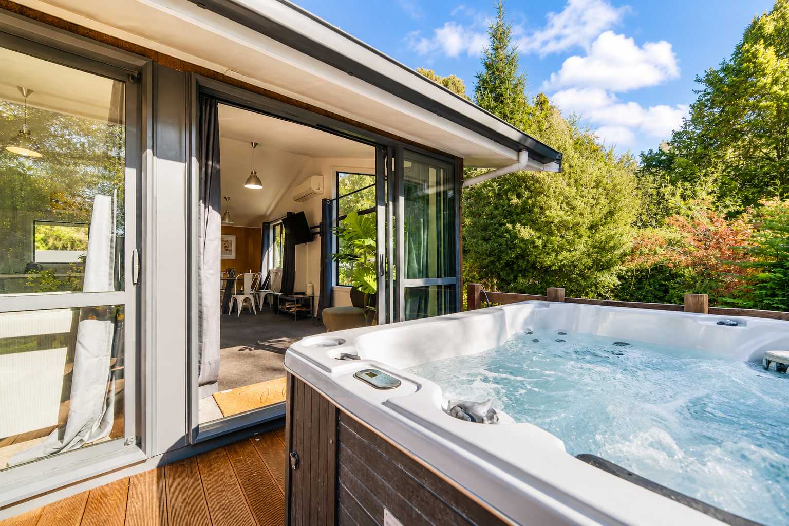 The Birch | 3BR + Sauna | Walk to Lake