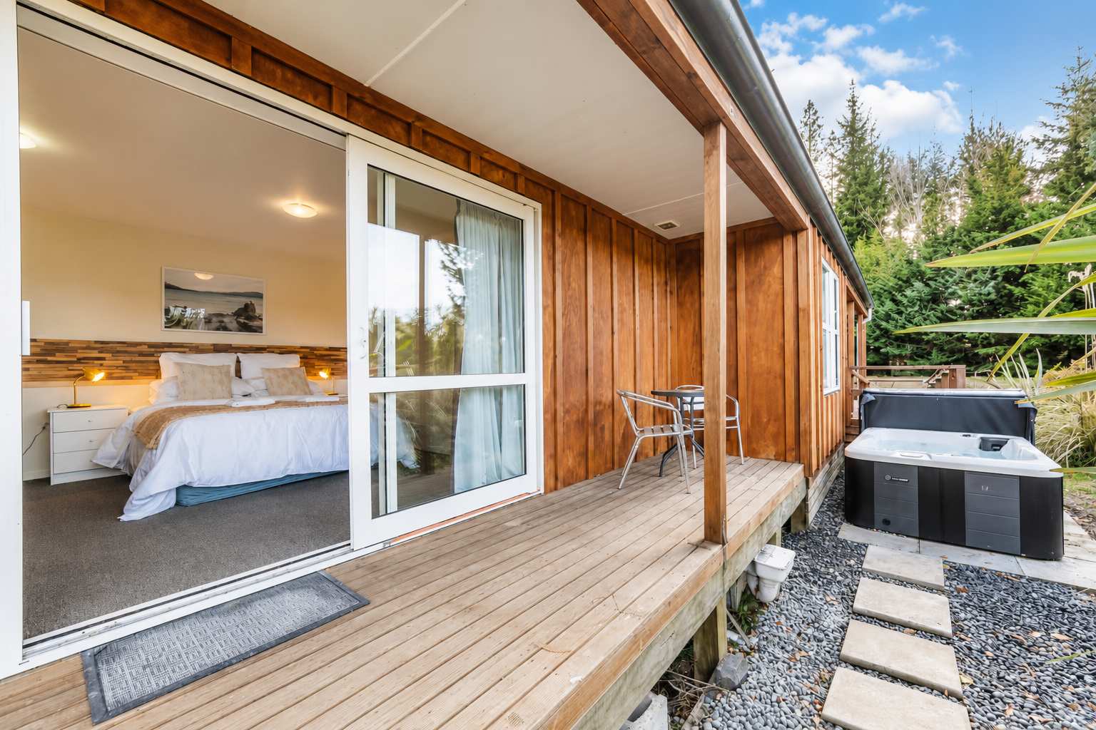 Stargazing | 2BR + Hot Tub + Parking | Near Church