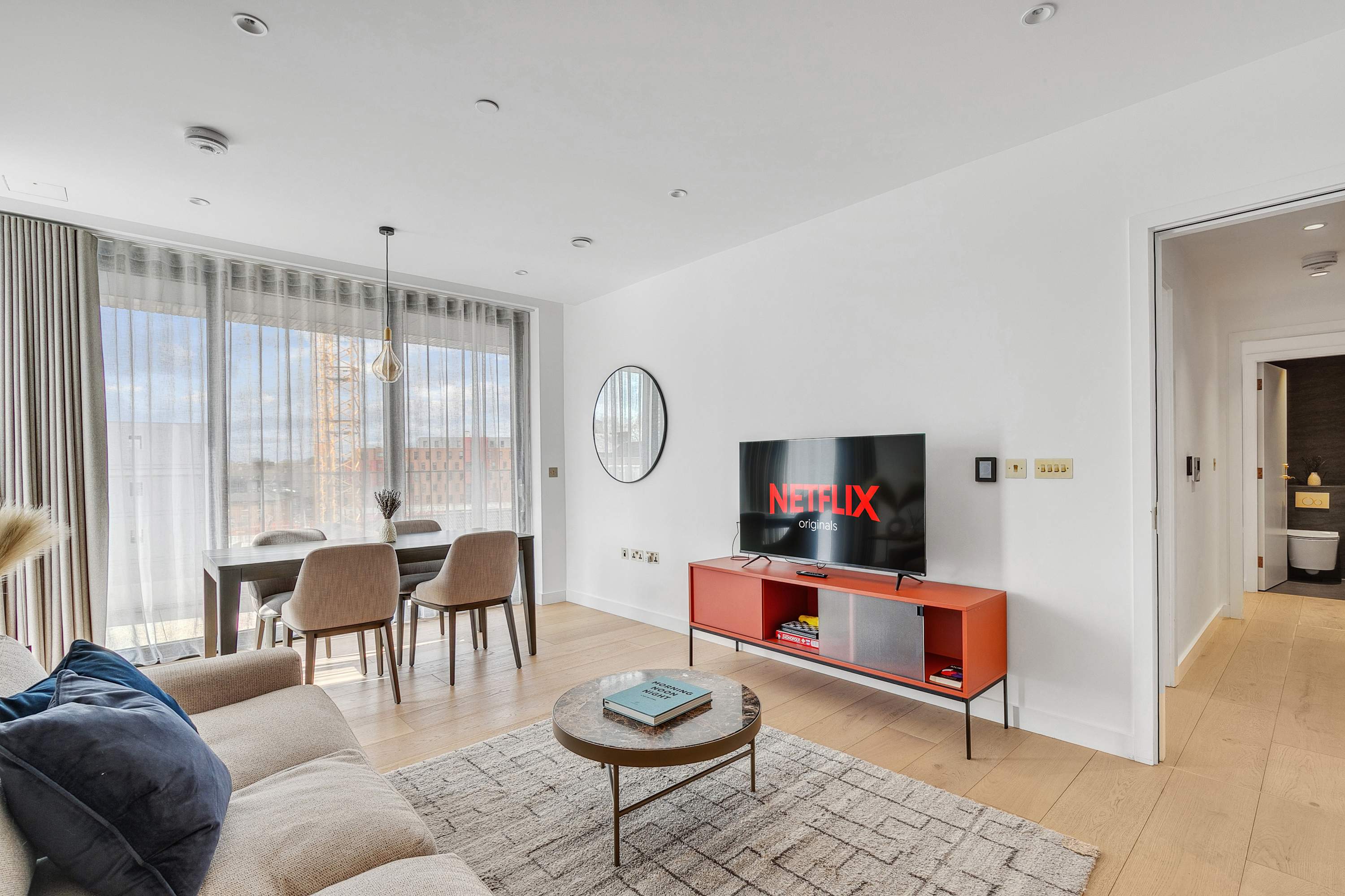 Refined King’s Cross Apartment | StayCozy