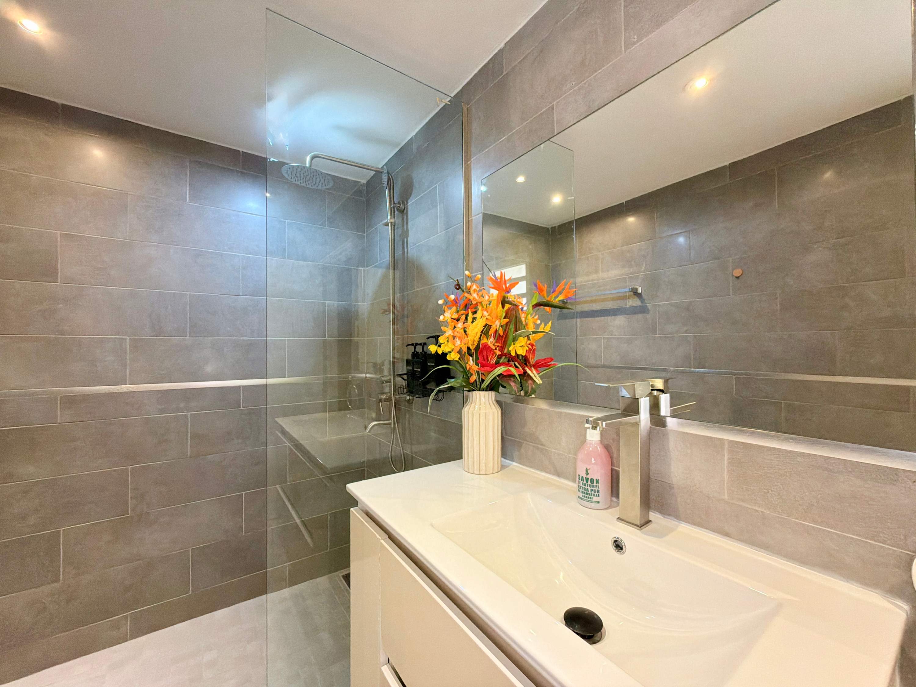 SeaGarden Private Apartment with Shrd Pool Pelican · Koolbaai | SeaLaVie SXM — photo 12