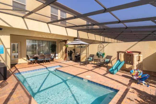 Private Heated Pool & Themed Rooms – Solterra Resort