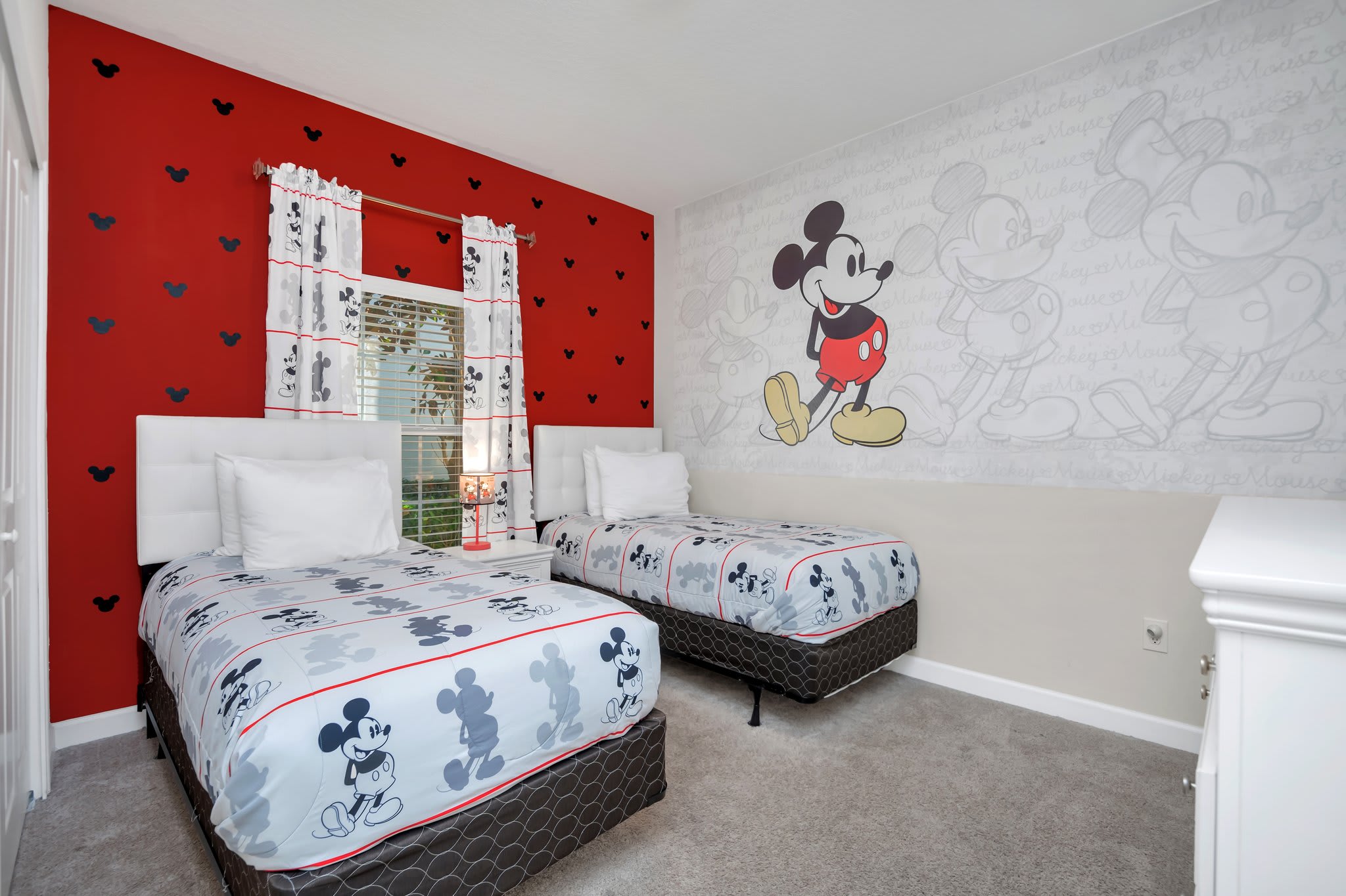 Private Heated Pool + Themed Rooms | Storey Lake