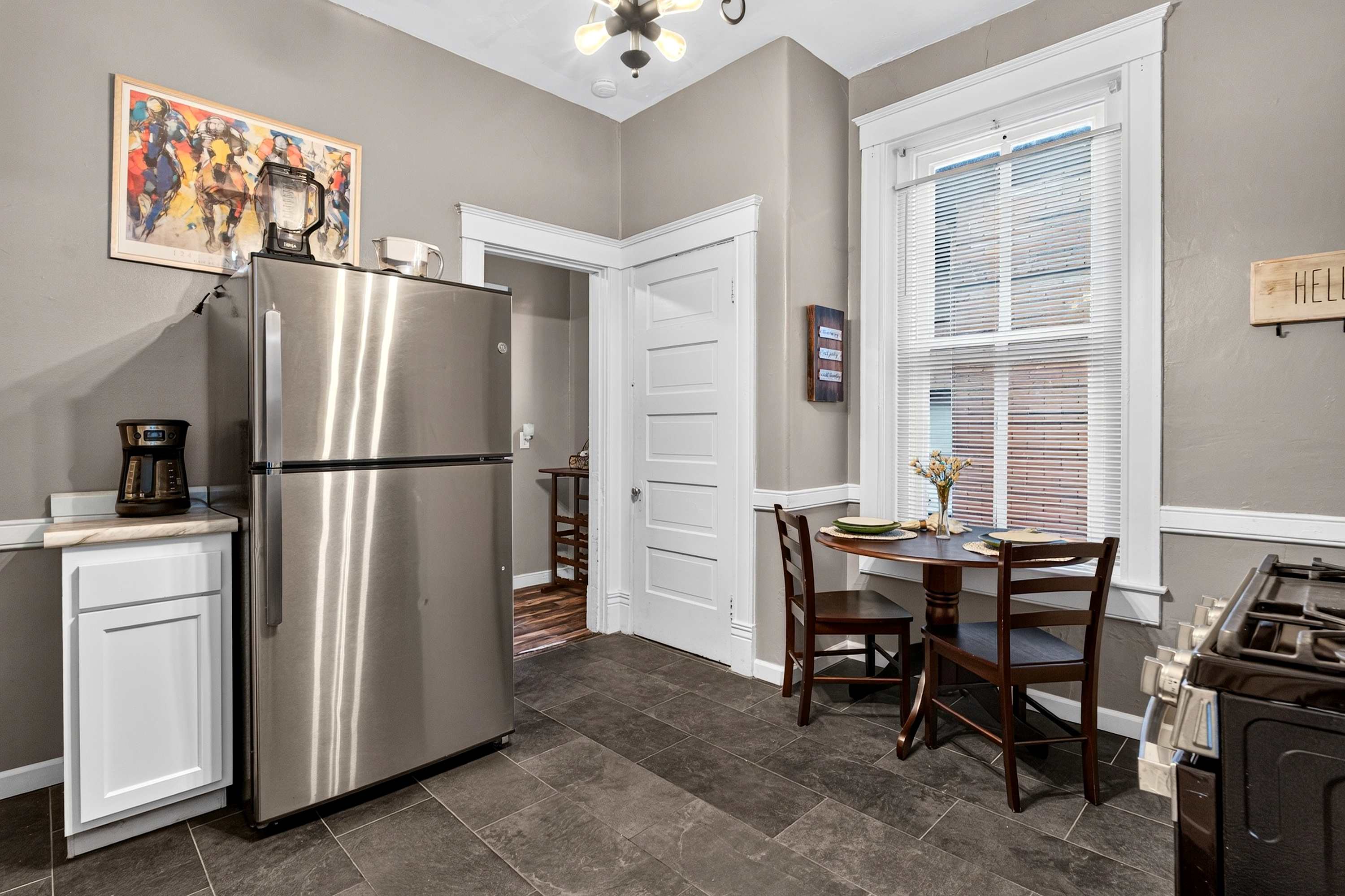 Vibrant 1BR Louisville Apt | Smart TV & Parking