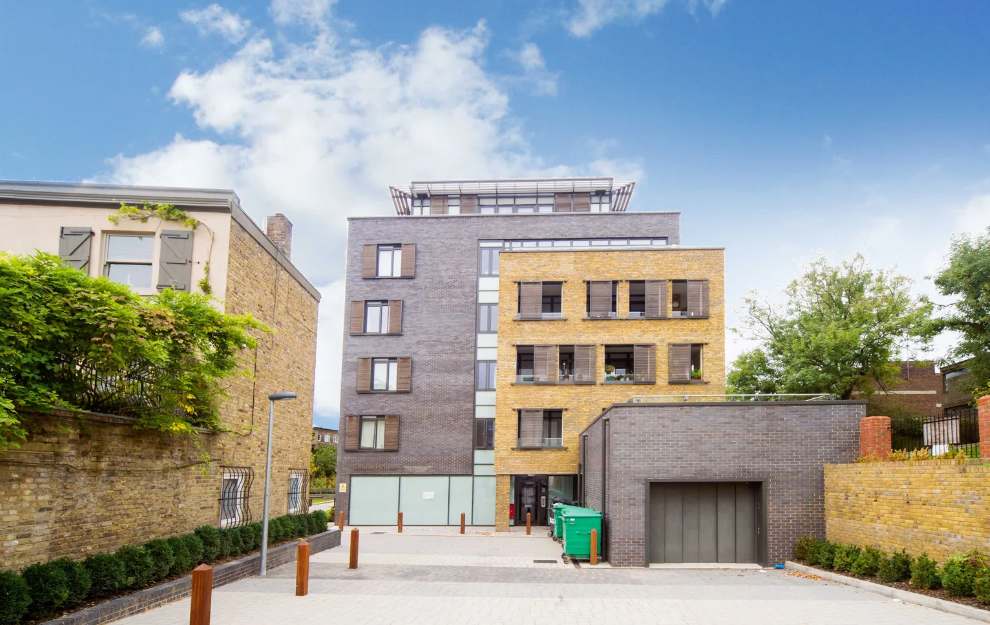 Central London Apt w/ Private Garden & Parking in Saint Edmund's Terrace NW8 7QB - Property image 6 - VivreStays