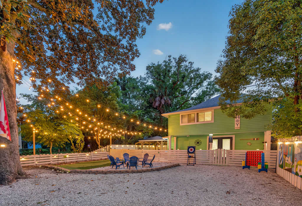 Magnolia Cove - Fire Pit, Hot Tub, Downtown — photo 2