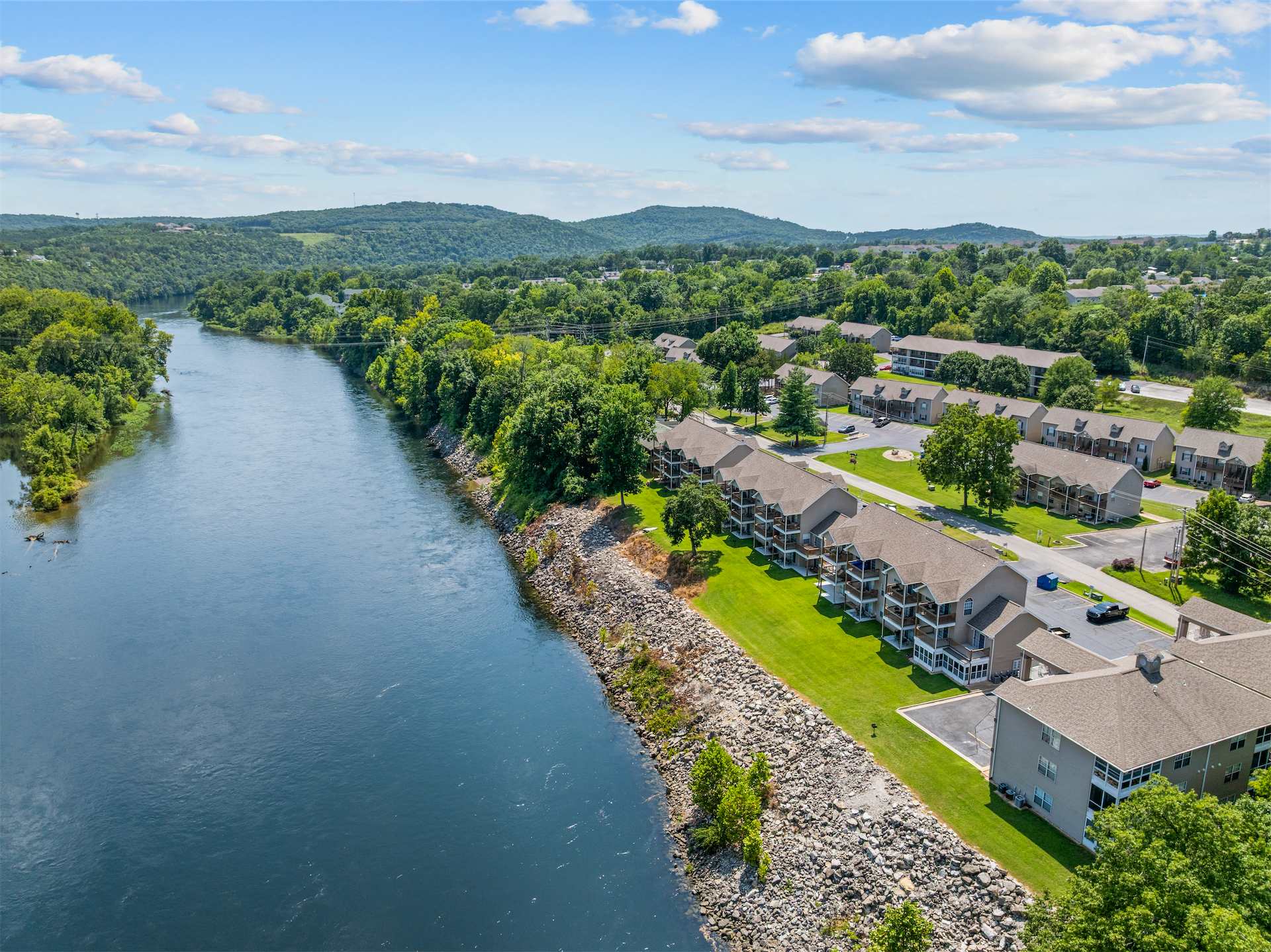Peaceful Lakeview Escape - For 6 | Photo 2
