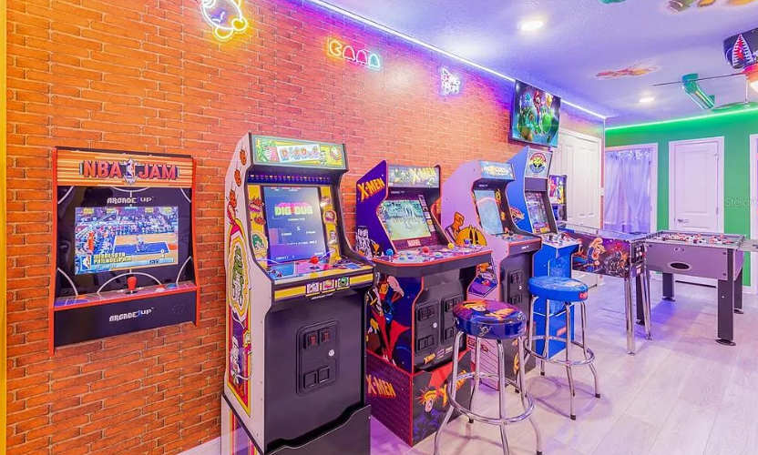 Themed 5BR Near Disney – Private Heated Pool & Mario Arcade