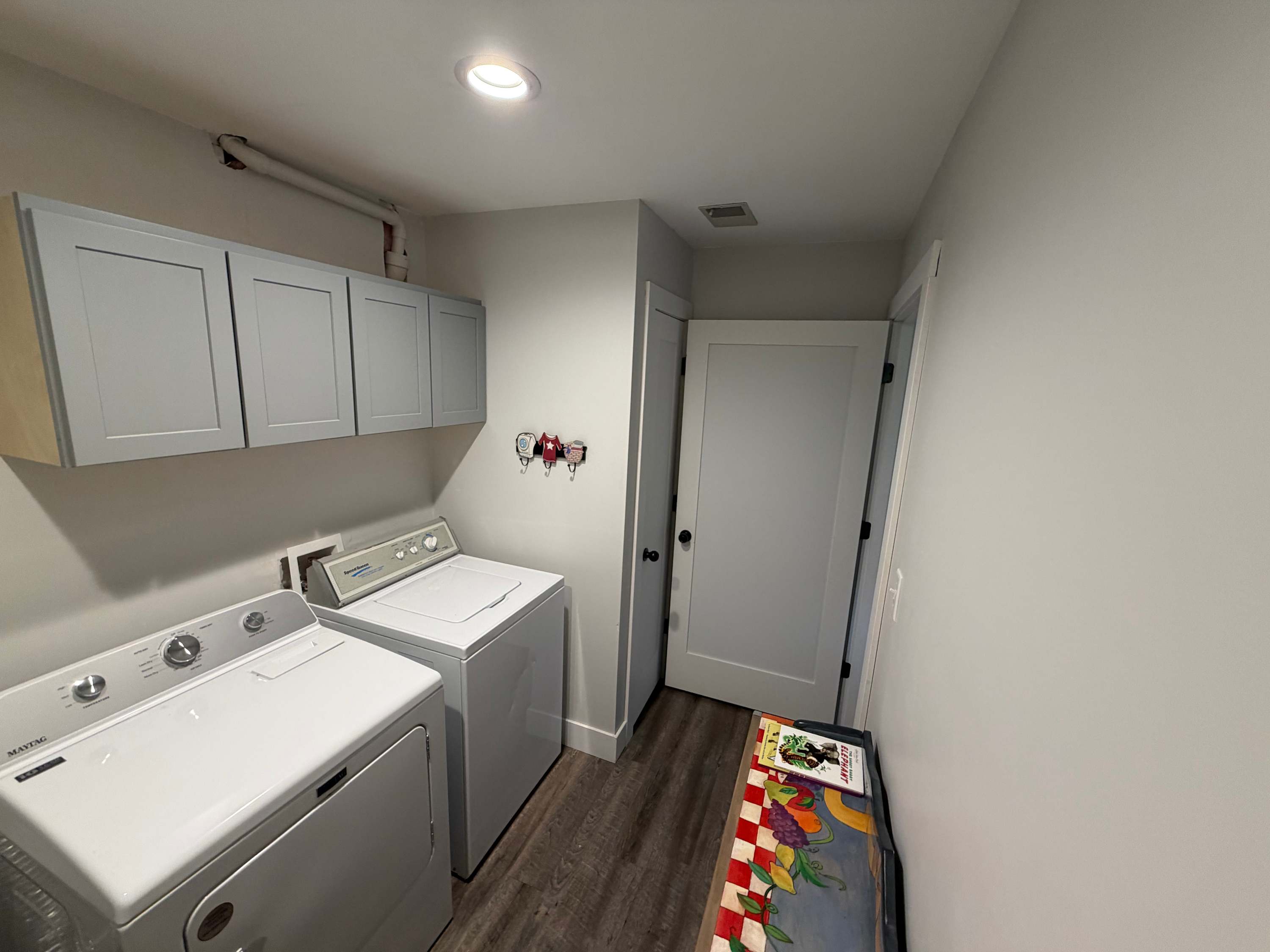 Log Cabin w/Fireplace, EV Station & River Access