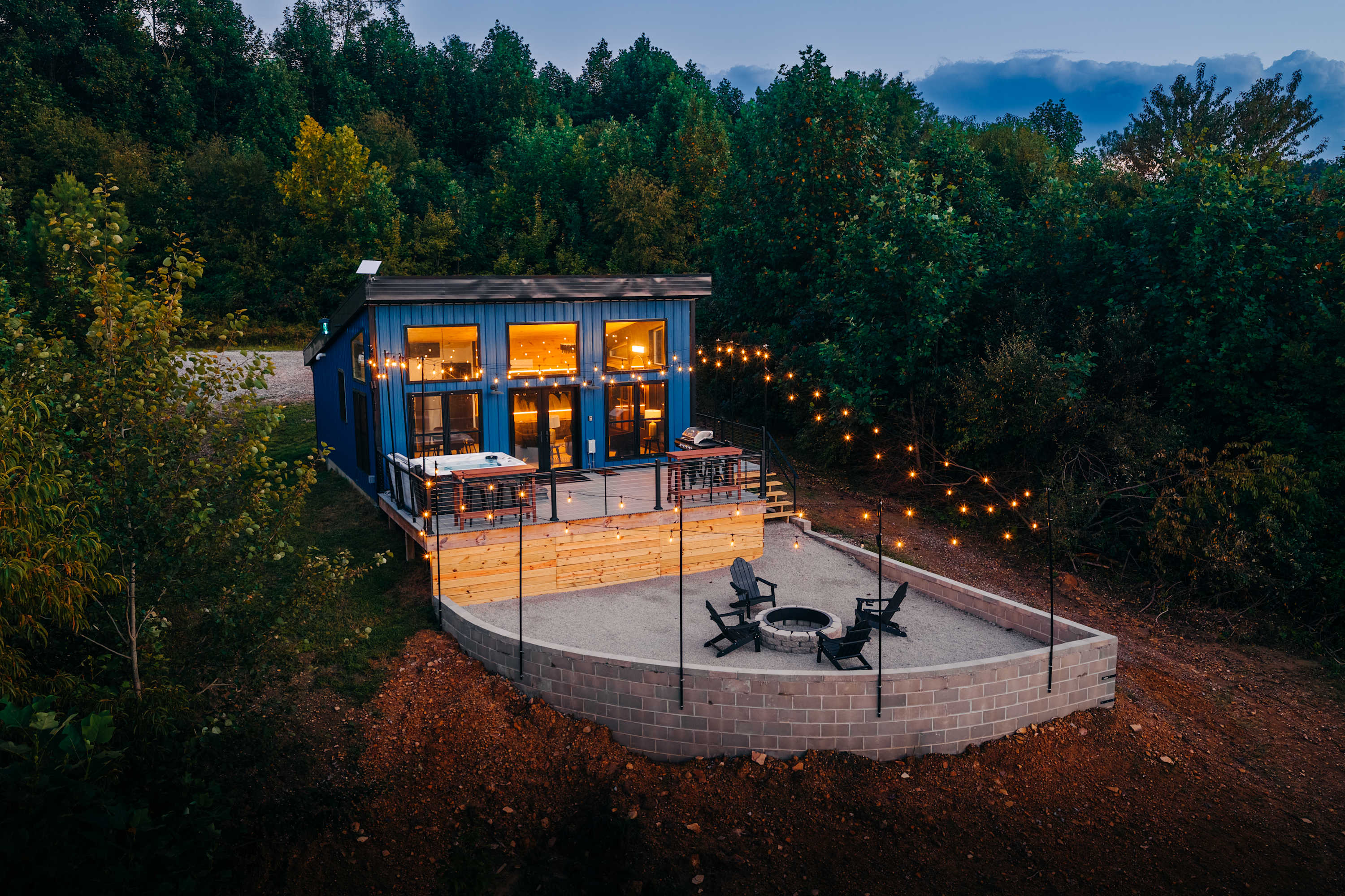 The Overlook – Luxury Cabin • Hot Tub + Views
