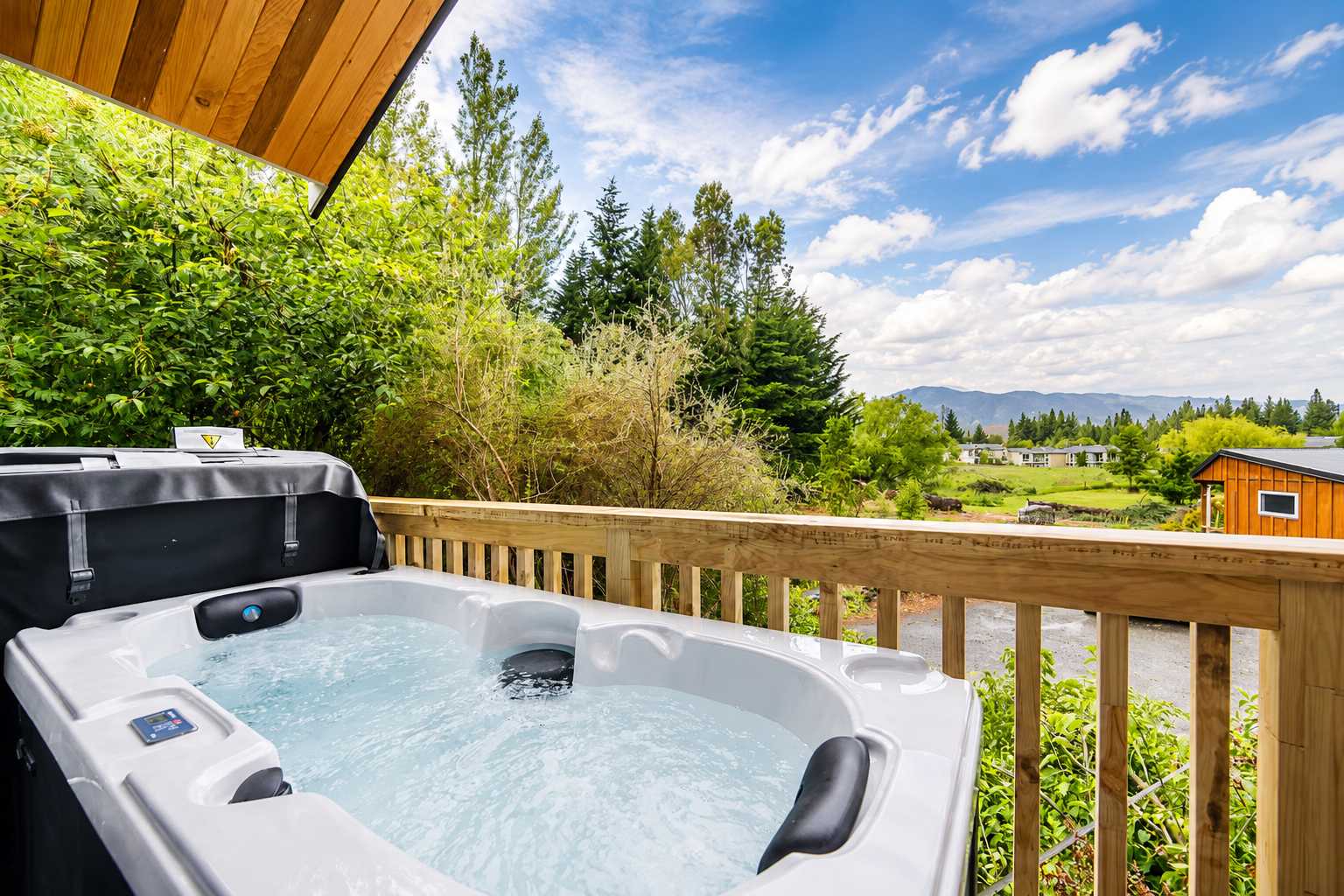Little Nest | Hot Tub Under the Galaxy + Fireplace
