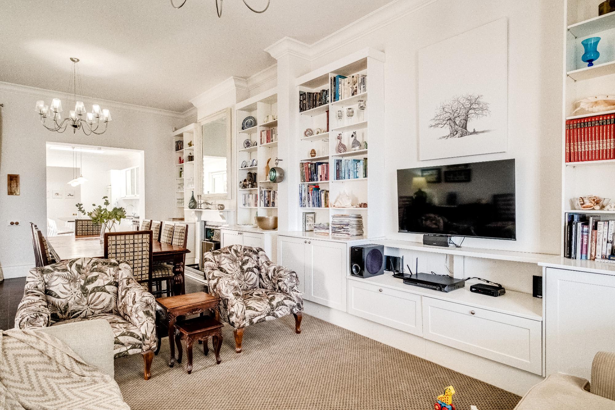 Lovely Holiday Home w Private Courtyard Six Selbourne 10