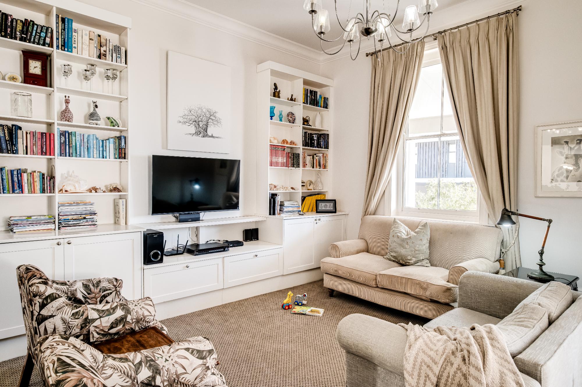 Lovely Holiday Home w Private Courtyard Six Selbourne 2