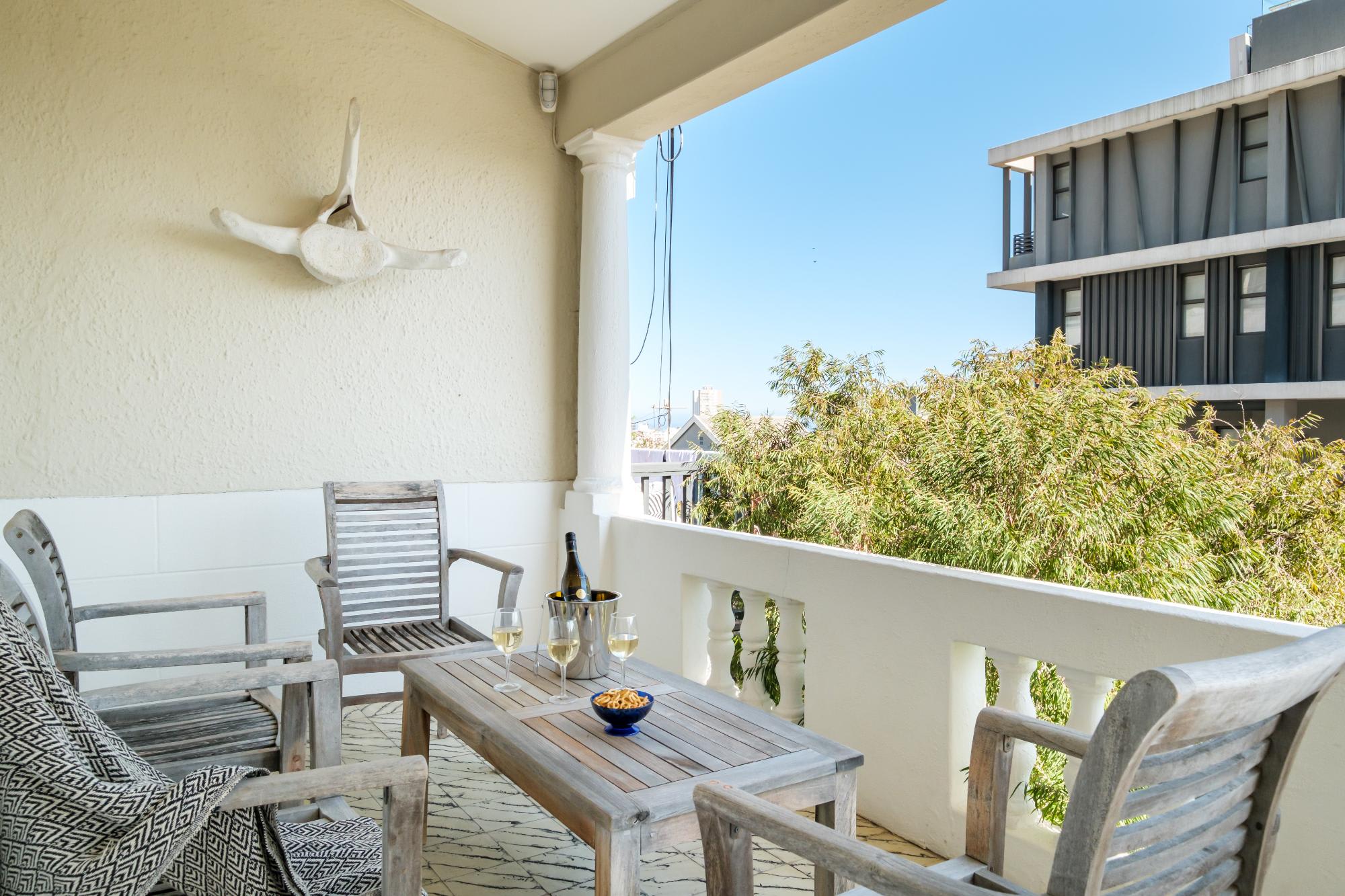 Lovely Holiday Home w Private Courtyard Six Selbourne 6