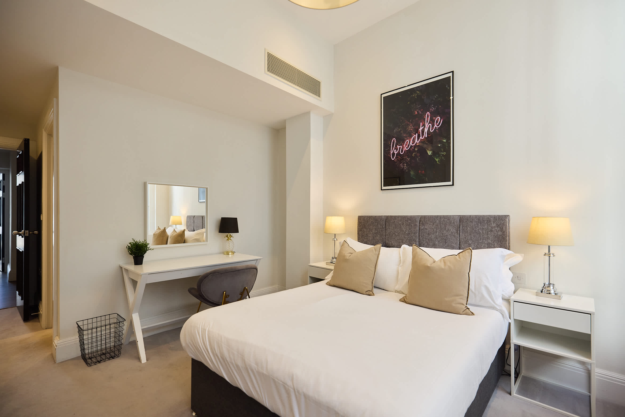 Fields in Frame at No 64 in Lincoln's Inn Fields 64 WC2A 3JX - Property image 12 - VivreStays