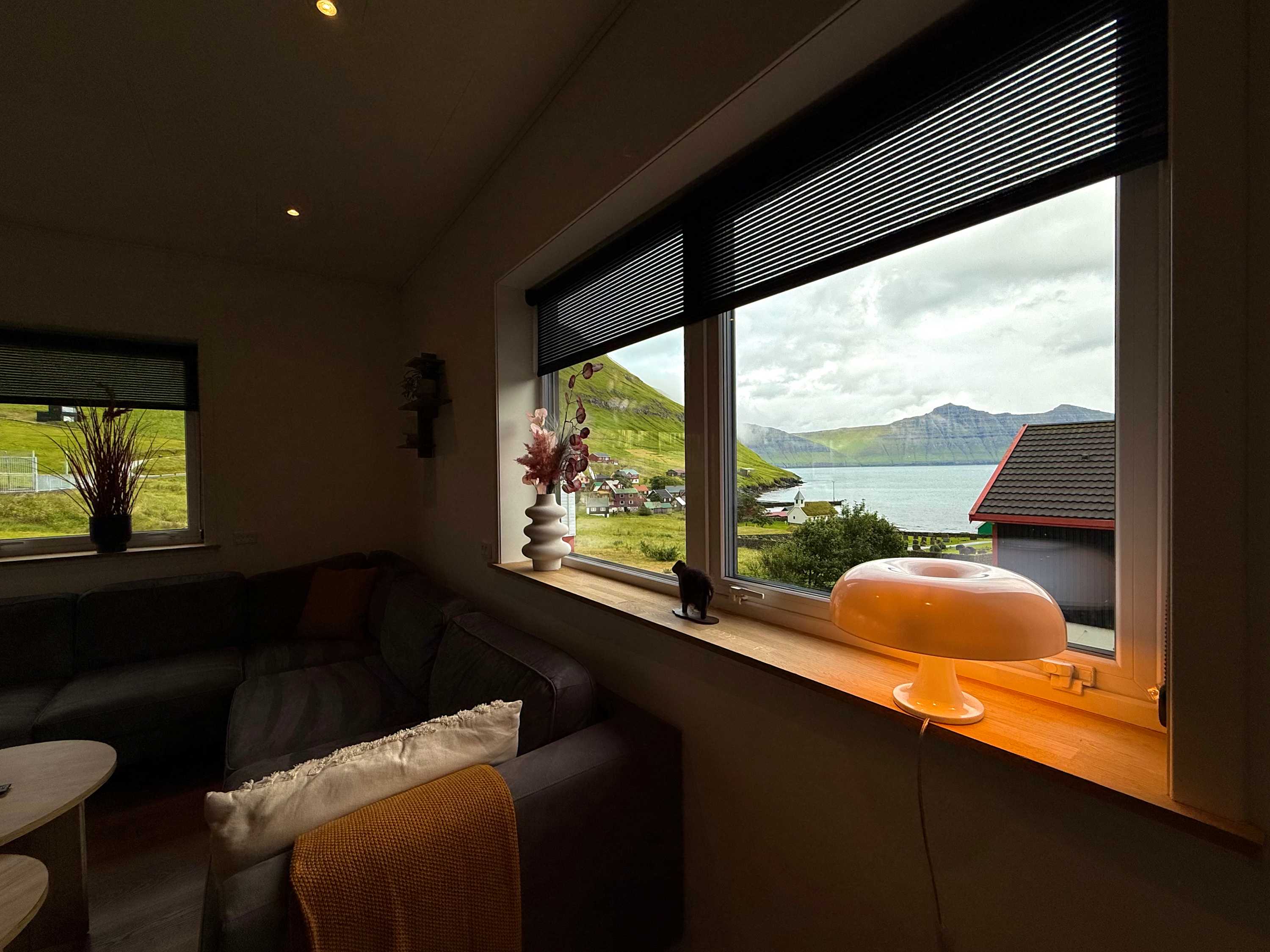 Apt 1 - Between Sea and Mountains