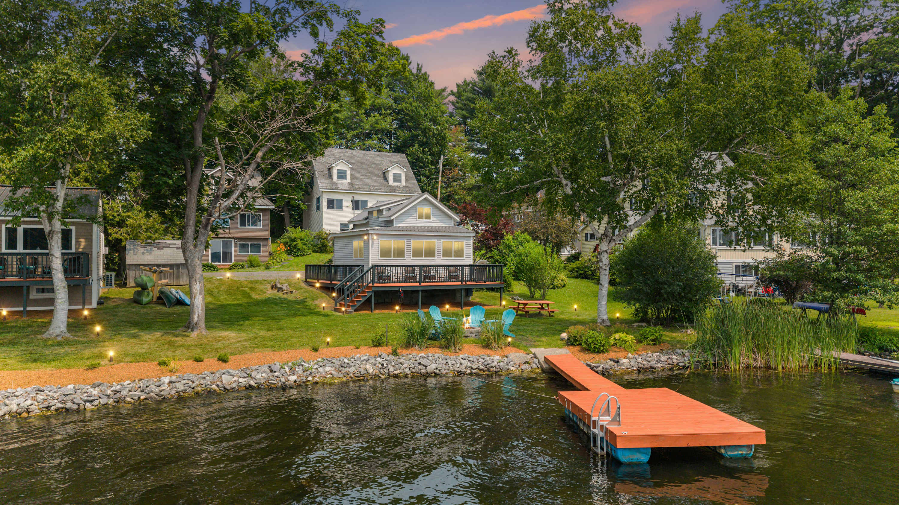 Little Landing Cottage Lakefront Dock Kayaks