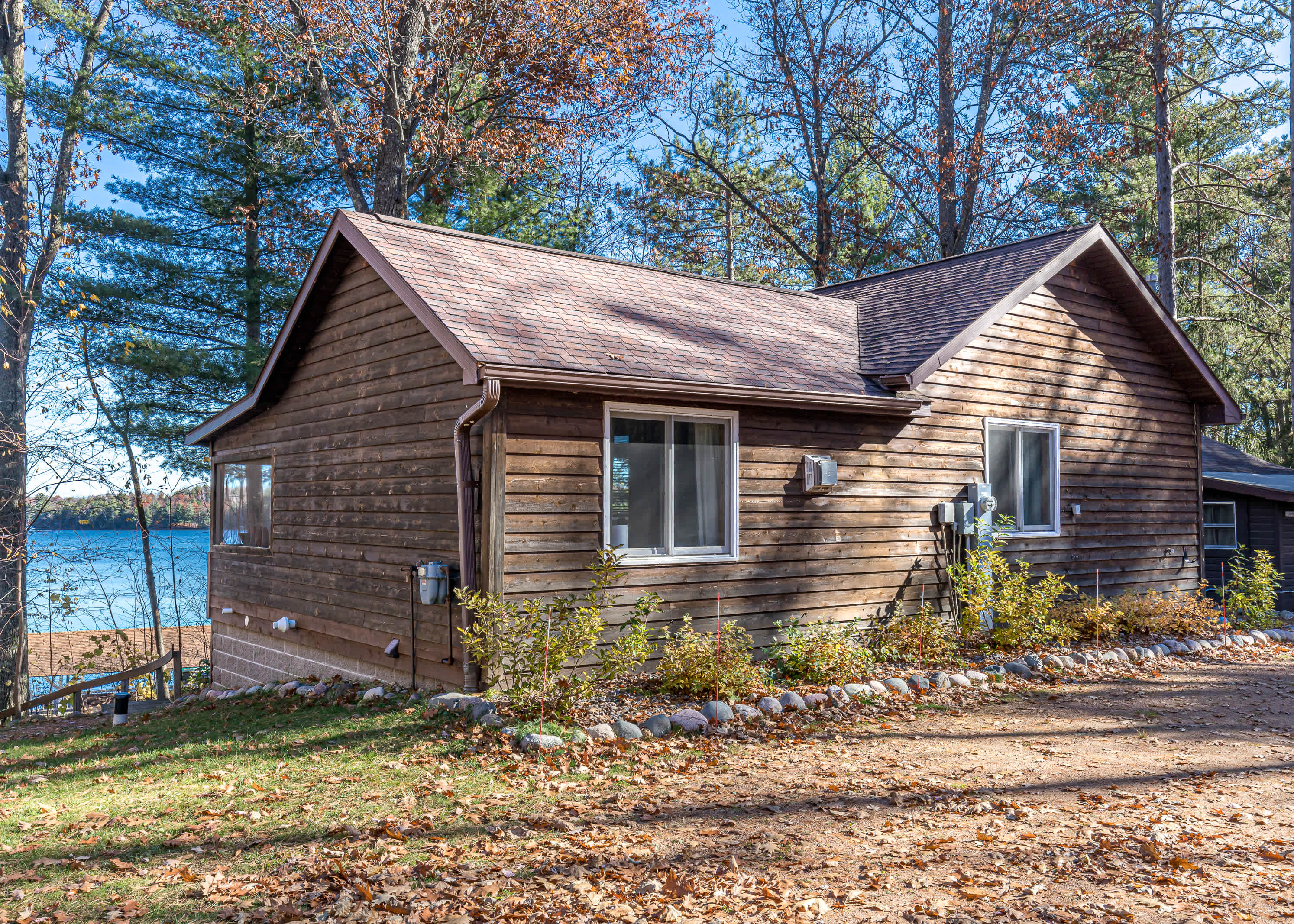 Pinewood Cabin, Resort, Lake, Beach, Kayaks & More