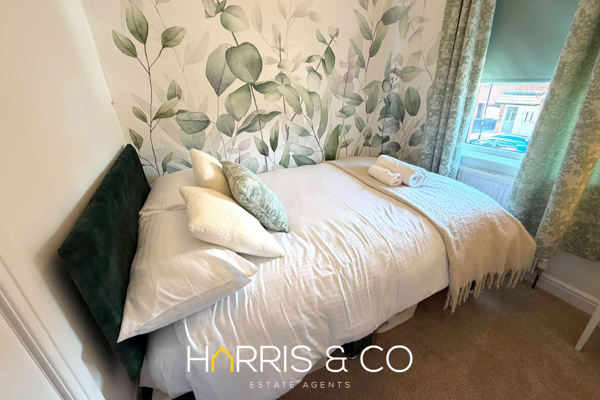 The Great Wave Retreat - Calm Coastal Stay in Lowther Road 10 FY7 7AS - Property image 2 - VivreStays