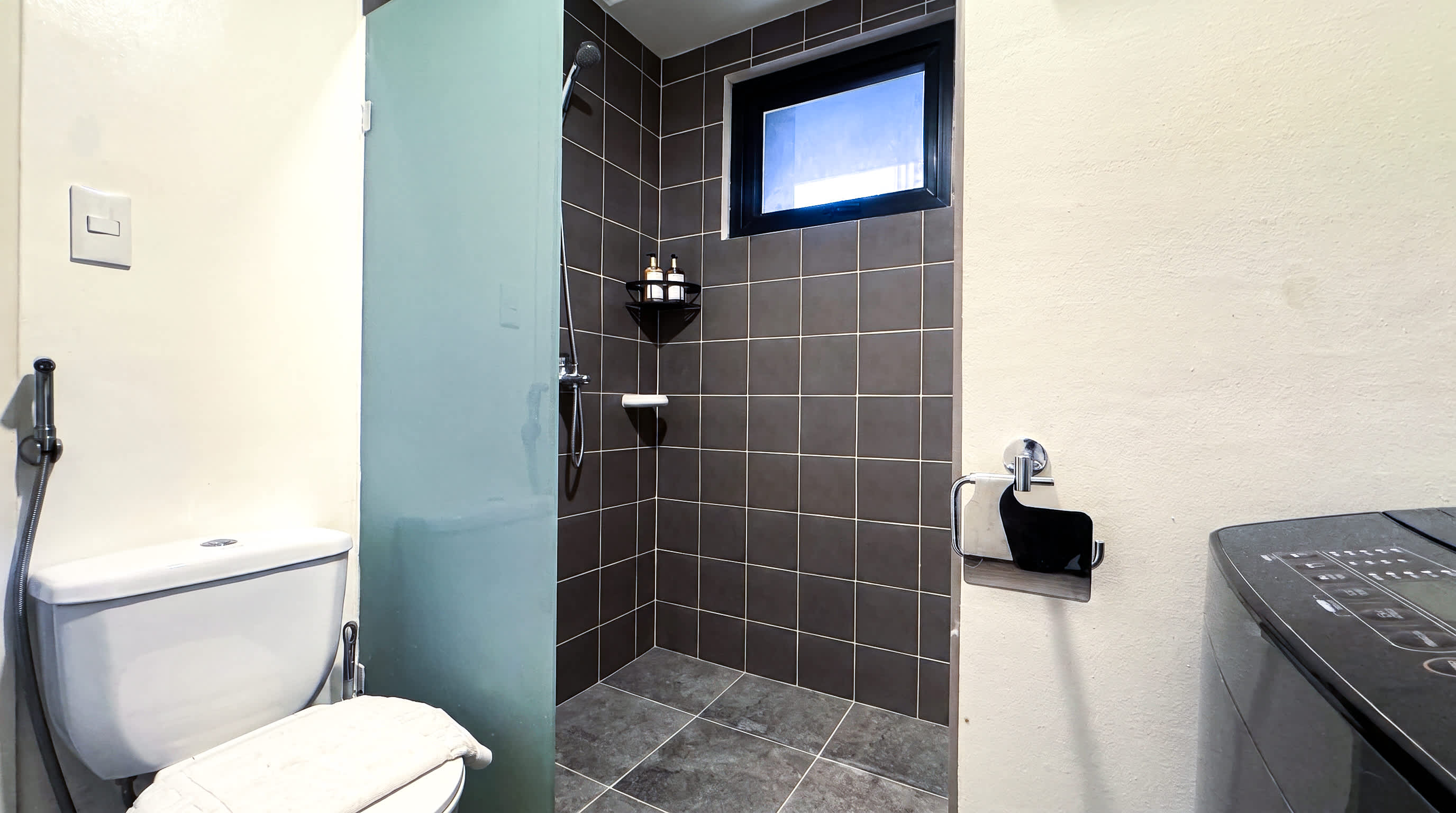 Designer Condo · Queen Bed · Next to Mall · PickleBall