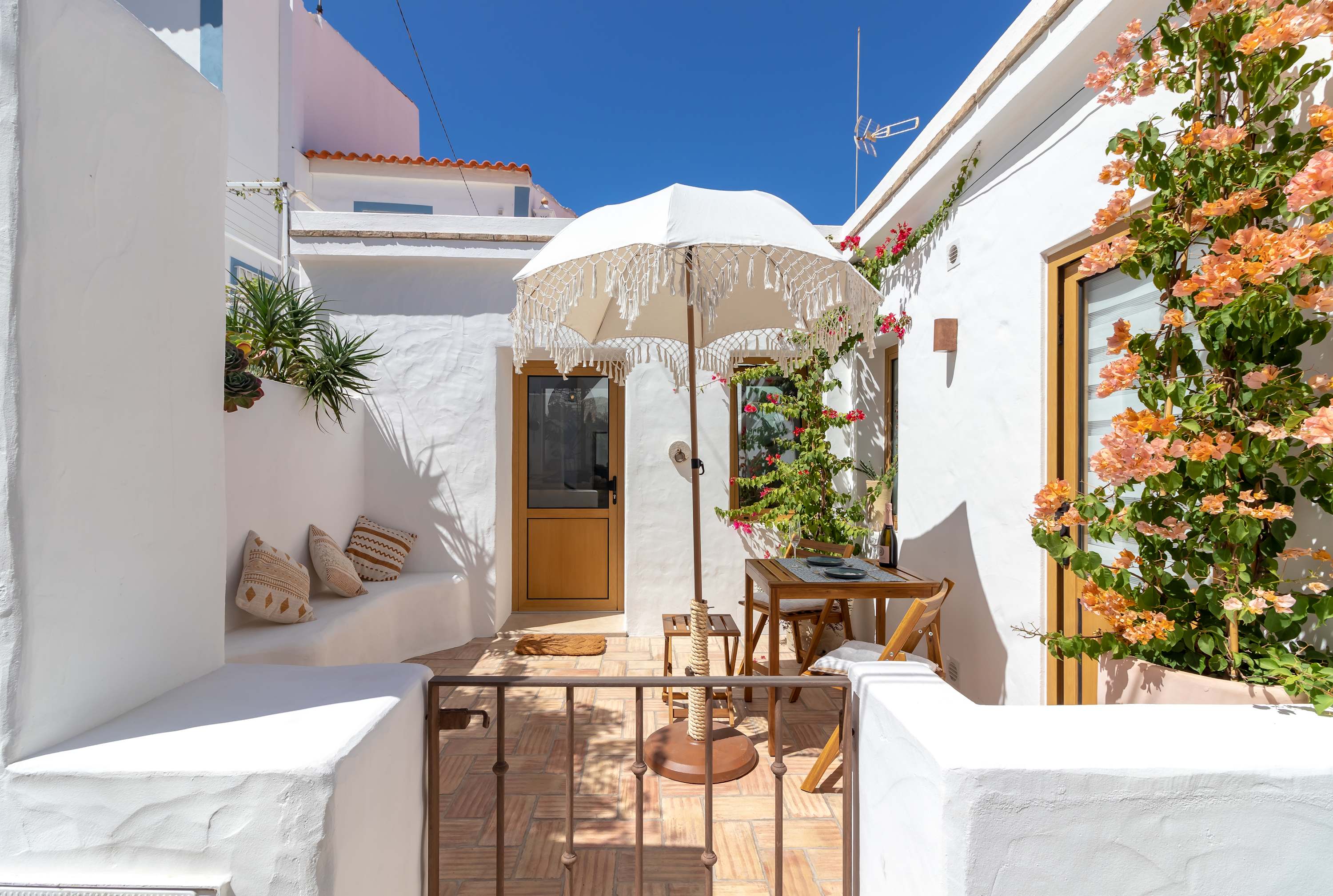 Casa Luz – Stylish Studio in the Heart of Ferragudo — Ferragudo, Faro — vacation rental